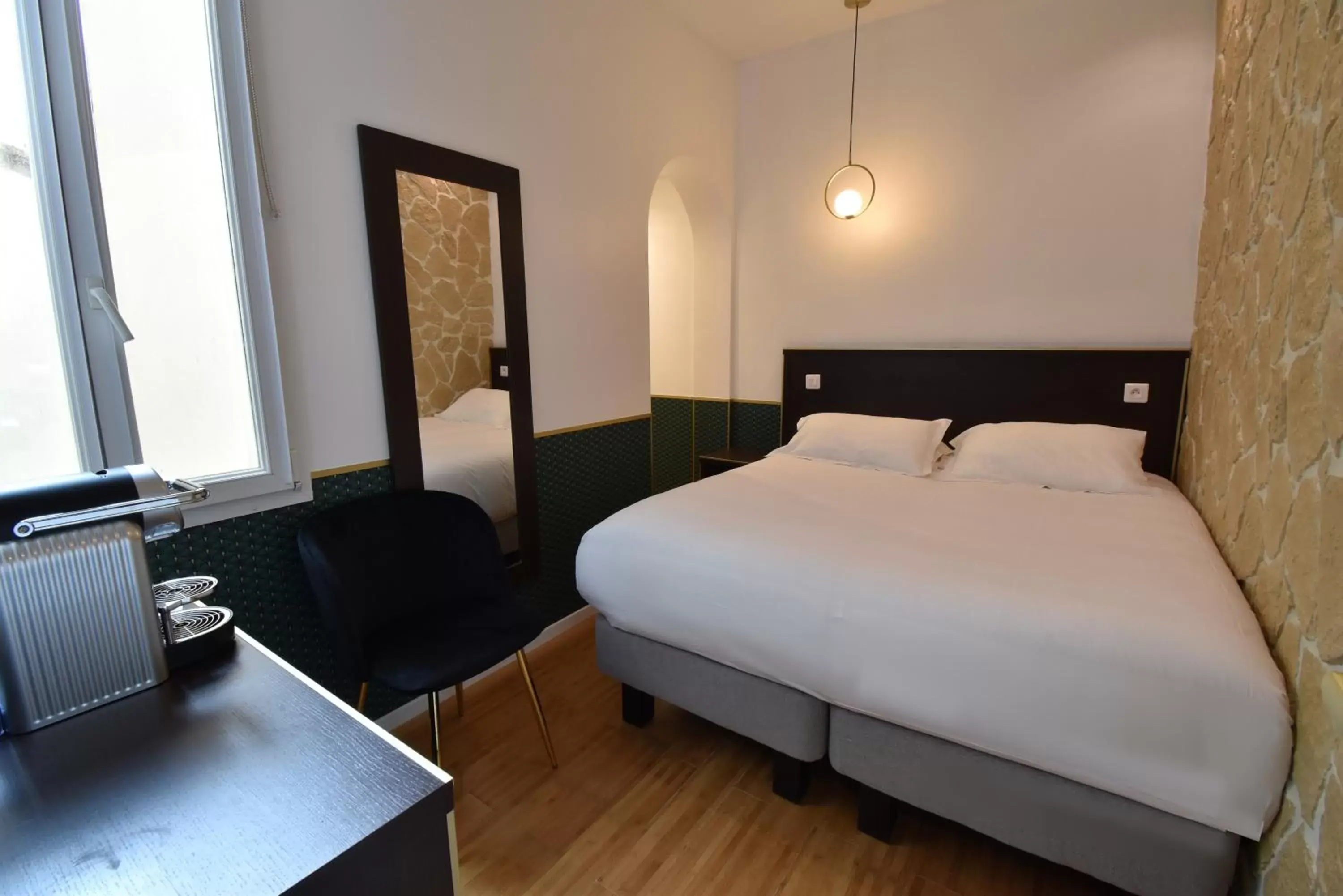 Bed in Hôtel Bonne Nouvelle