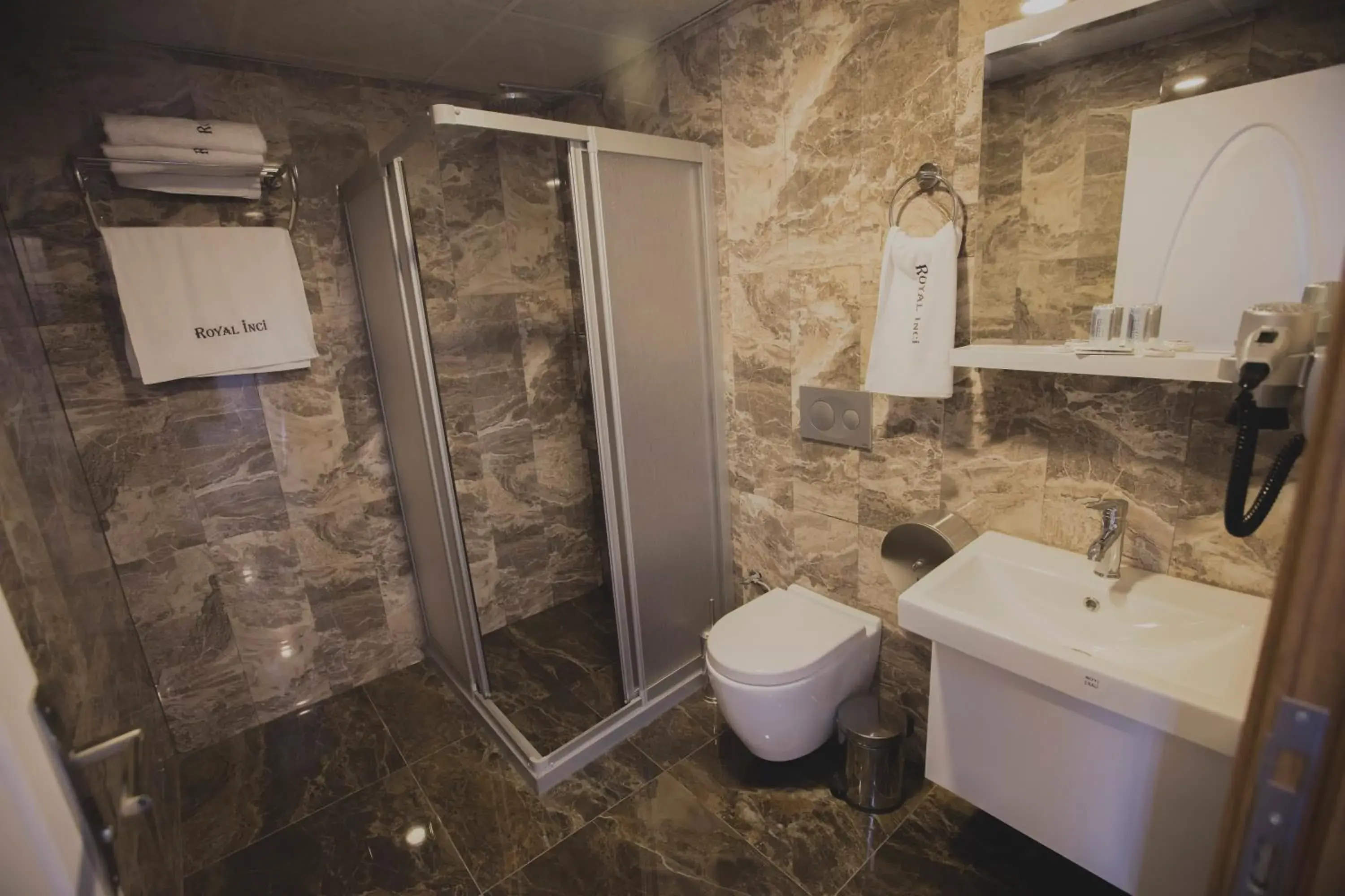 Shower, Bathroom in Royal İnci Spa Hotel
