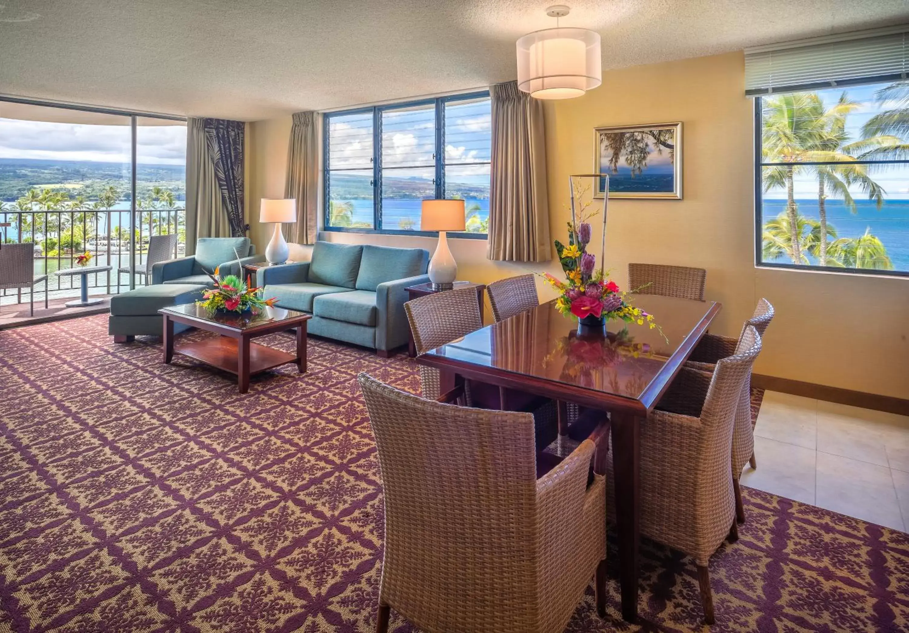 Living room, Seating Area in Castle Hilo Hawaiian Hotel