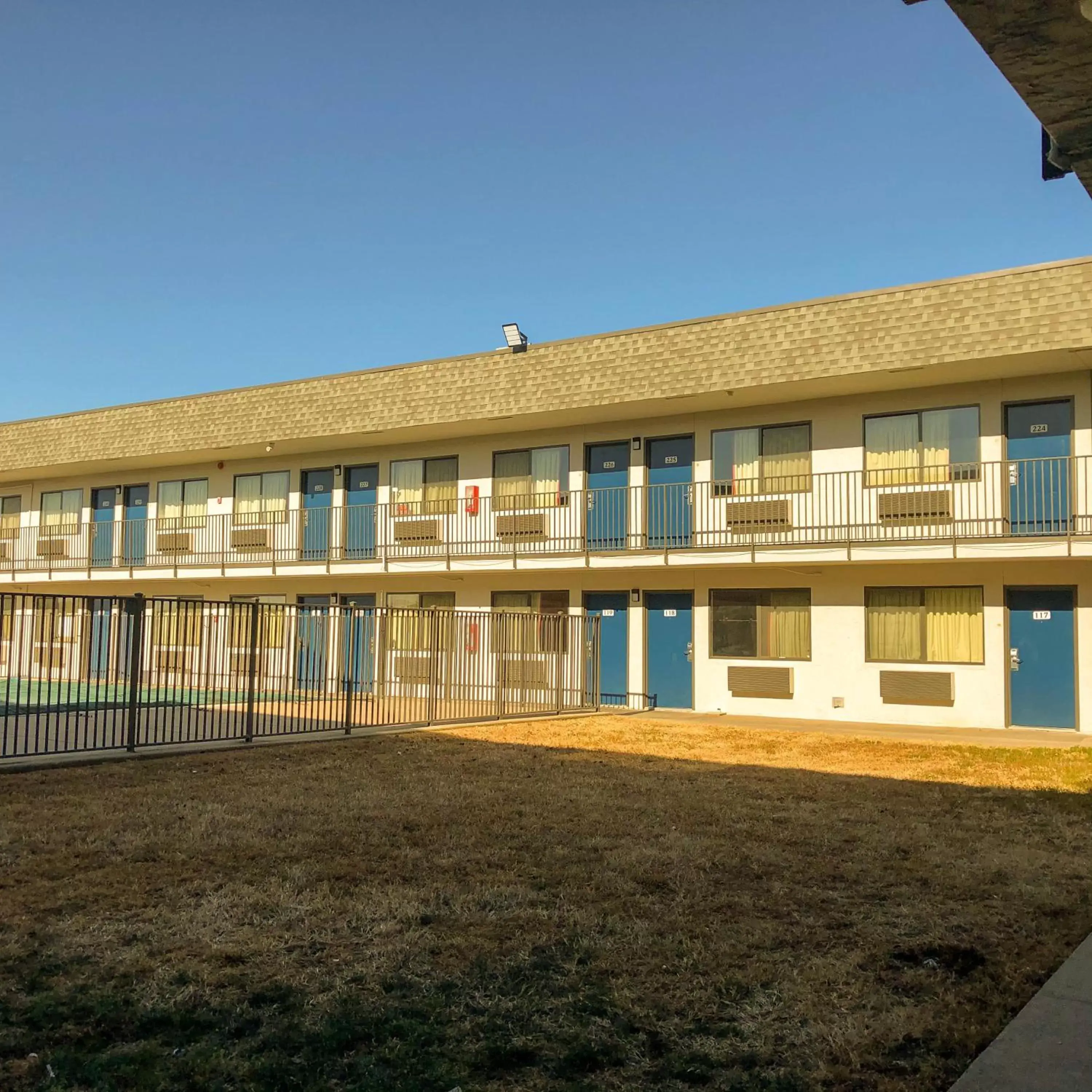 Property Building in Studio 6 Wichita, KS - Airport