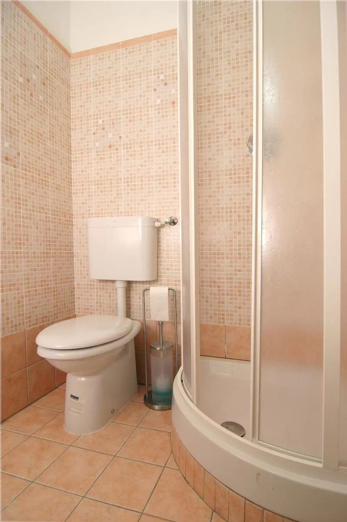 Shower, Bathroom in Hotel Dali