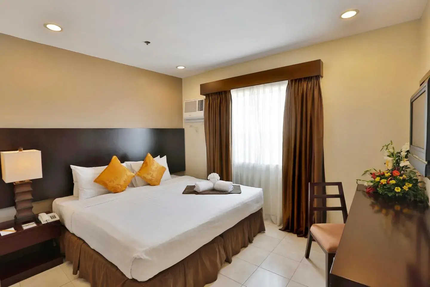 Bed in Alpa City Suites Hotel