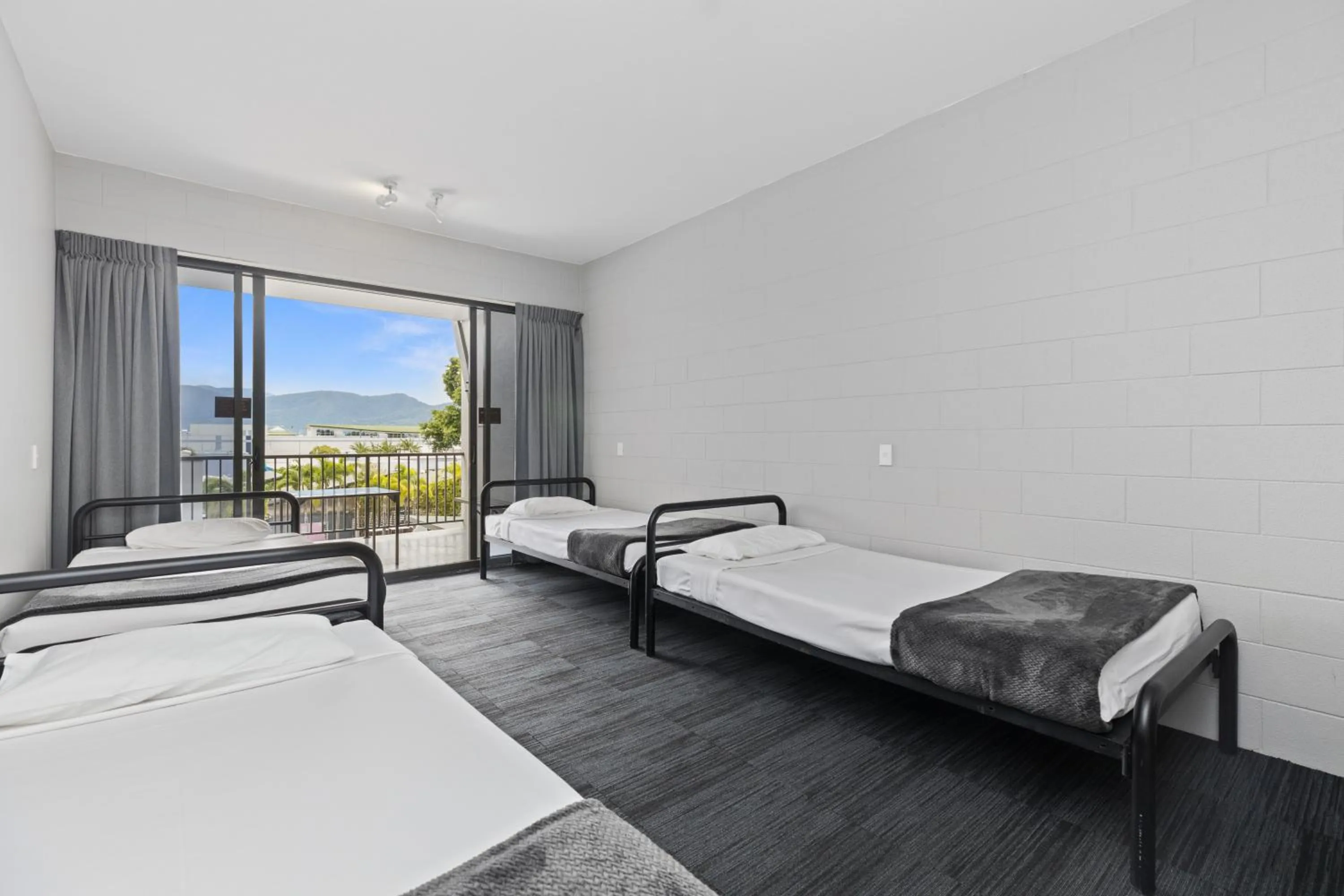 Patio, Bed in Gilligan's Hotel & Resort Cairns