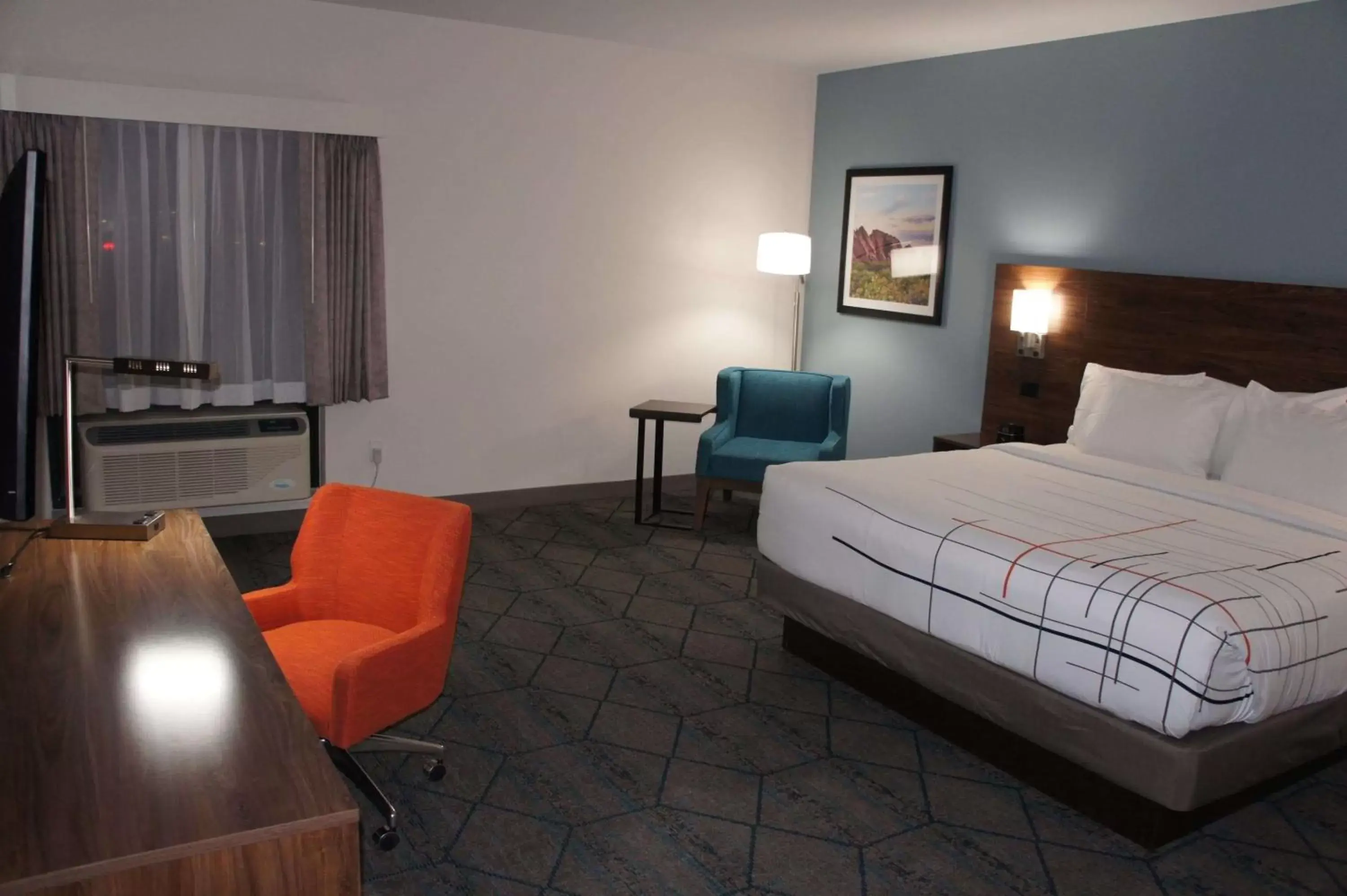 Photo of the whole room in La Quinta Inn & Suites by Wyndham Littleton-Red Rocks