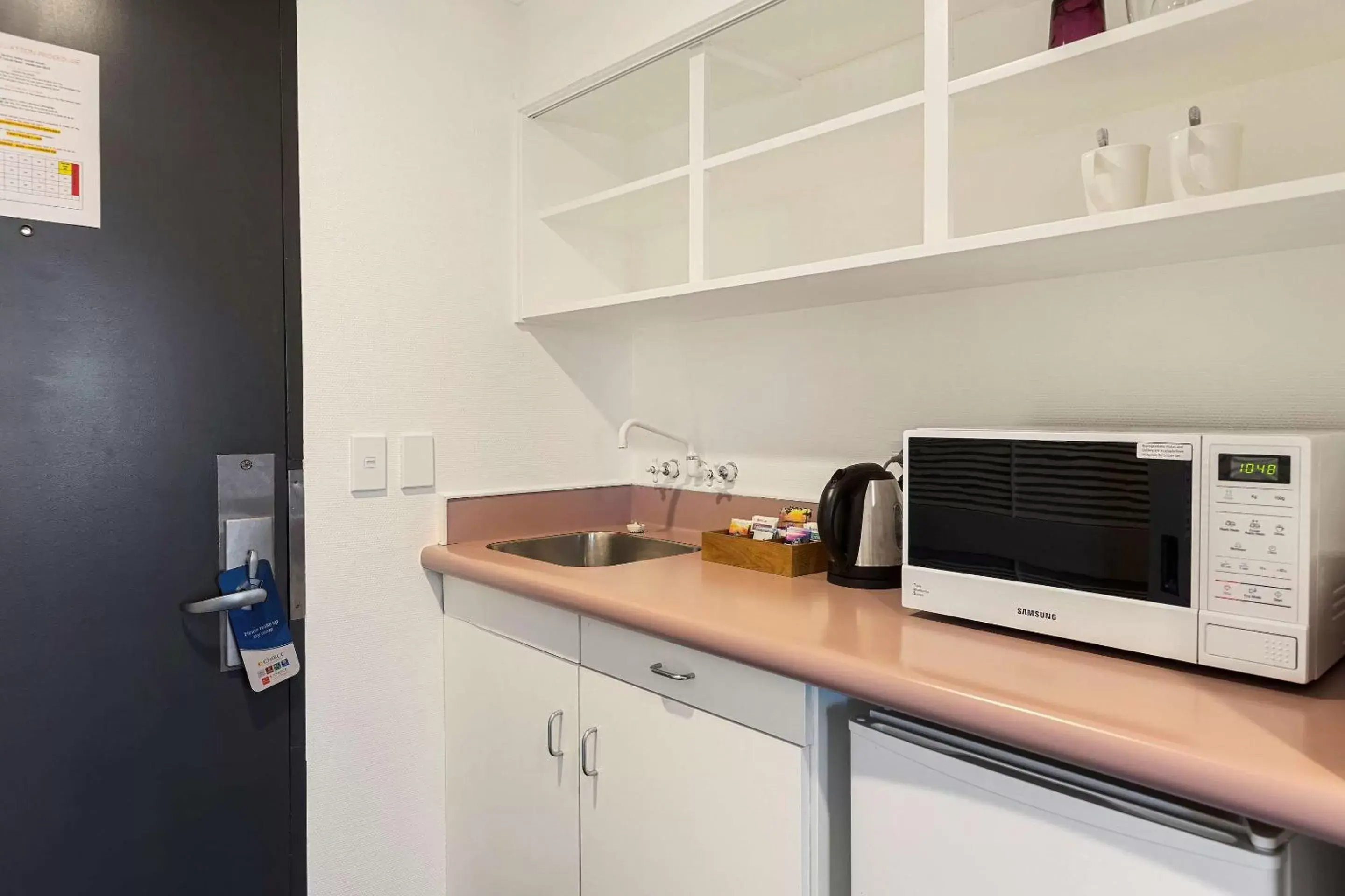 Photo of the whole room, Kitchen/Kitchenette in Quality Hotel Lincoln Green