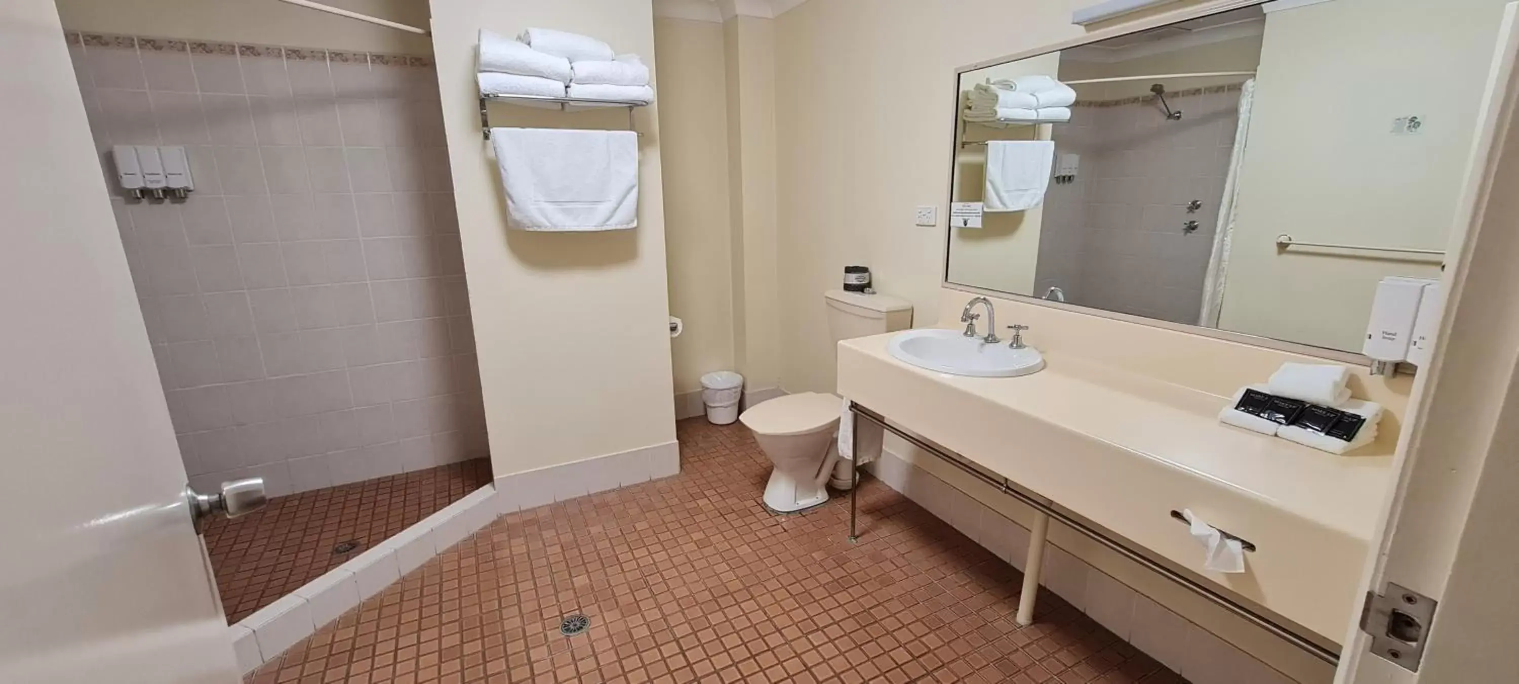 Bathroom in Golf Links Motel