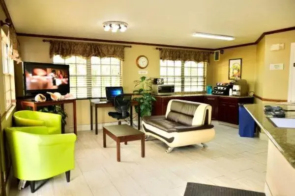 Breakfast, Seating Area in Flamingo Motel