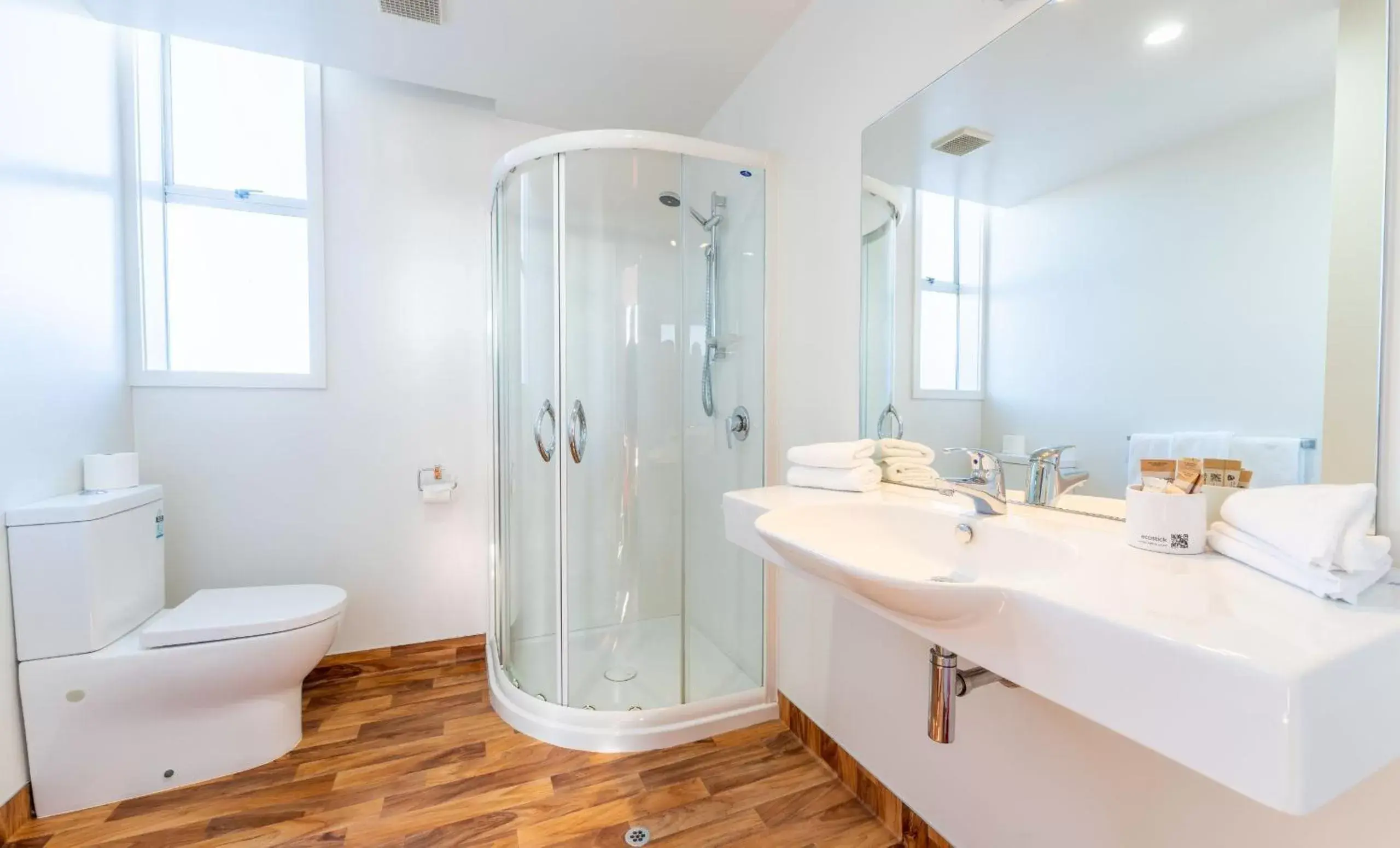 Shower, Bathroom in The Grosvenor Hotel