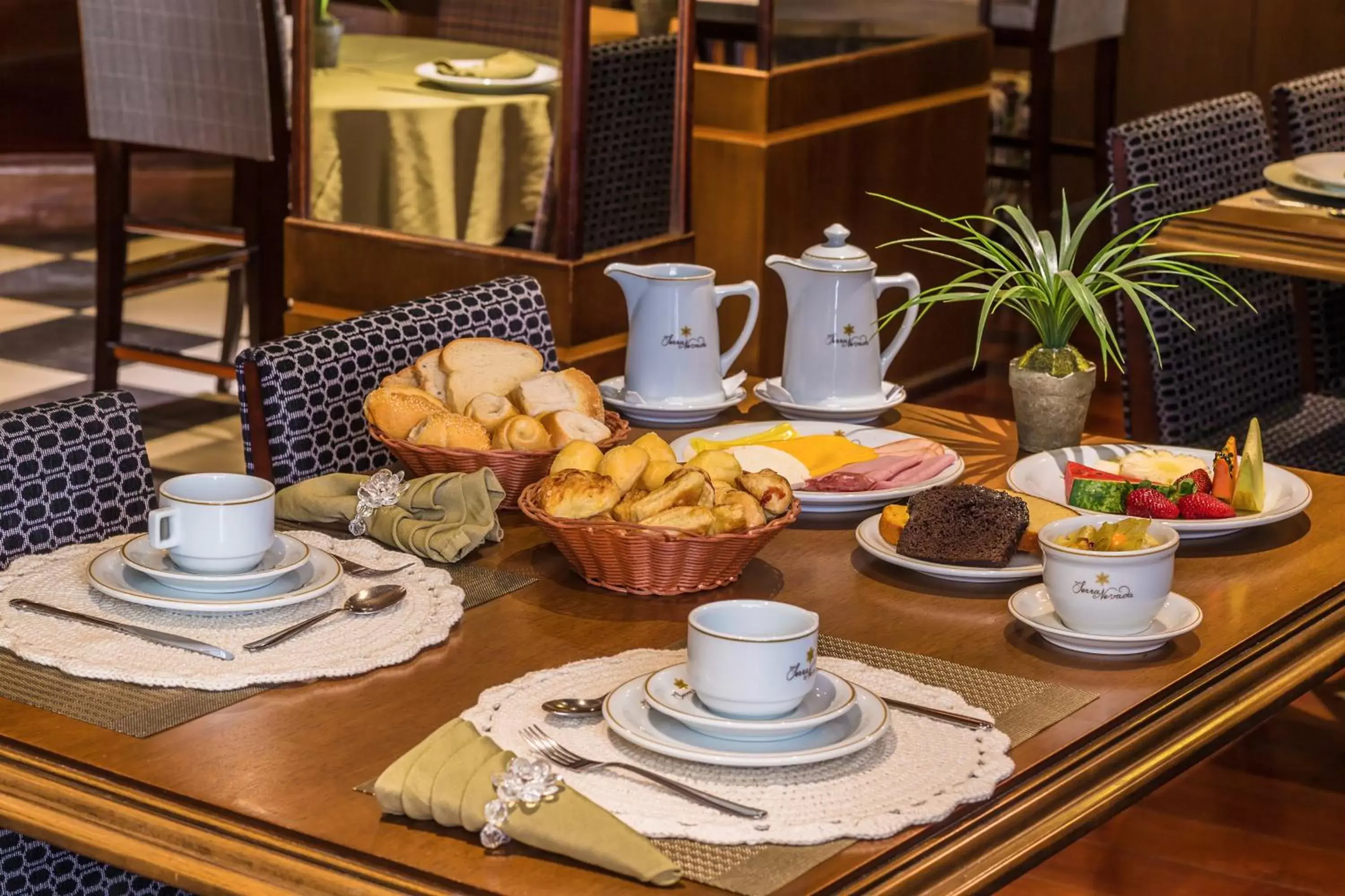 Breakfast in Hotel Serra Nevada Breakfast in Hotel Serra Nevada