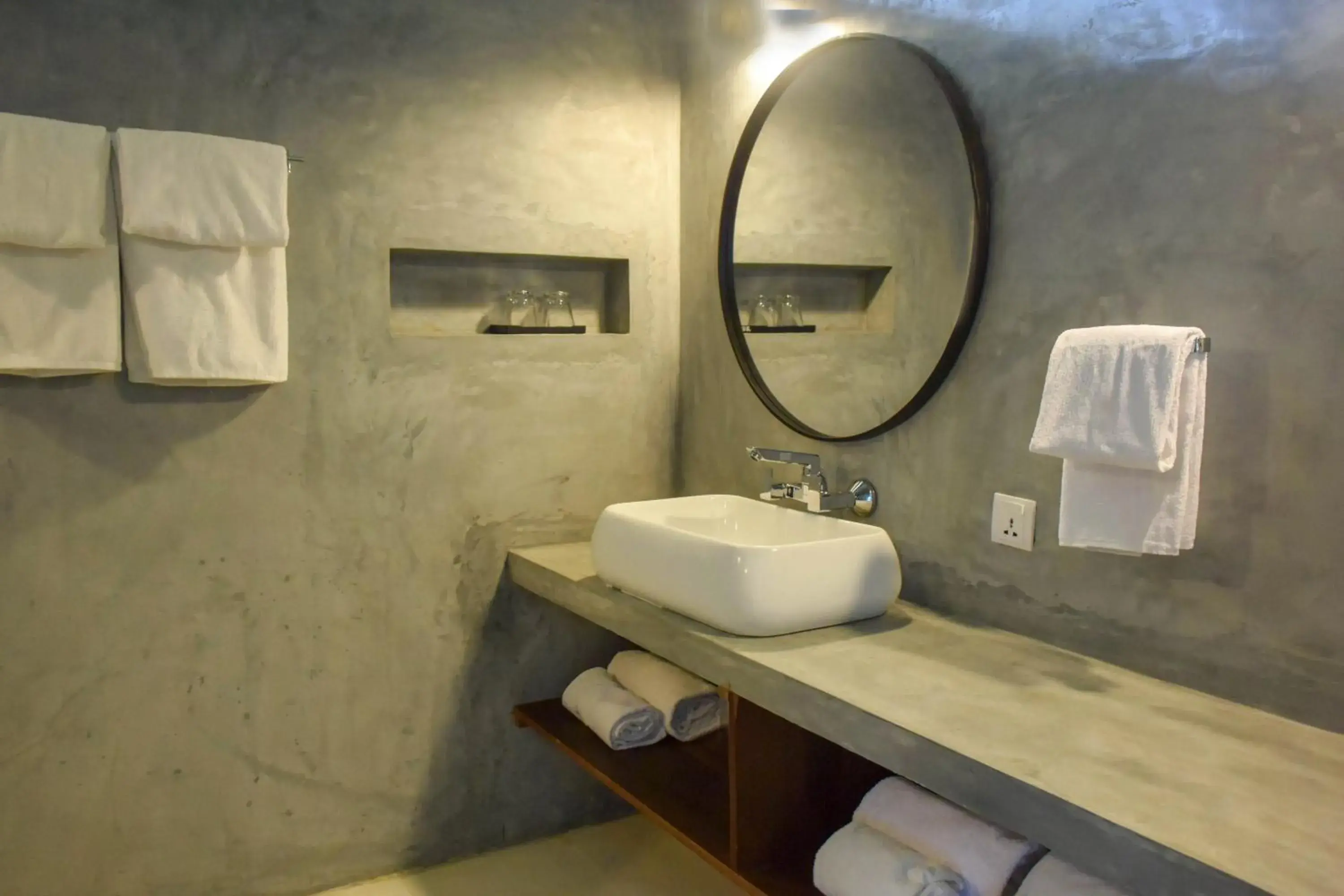 Bathroom in Eva Lanka Hotel - Beach & Wellness