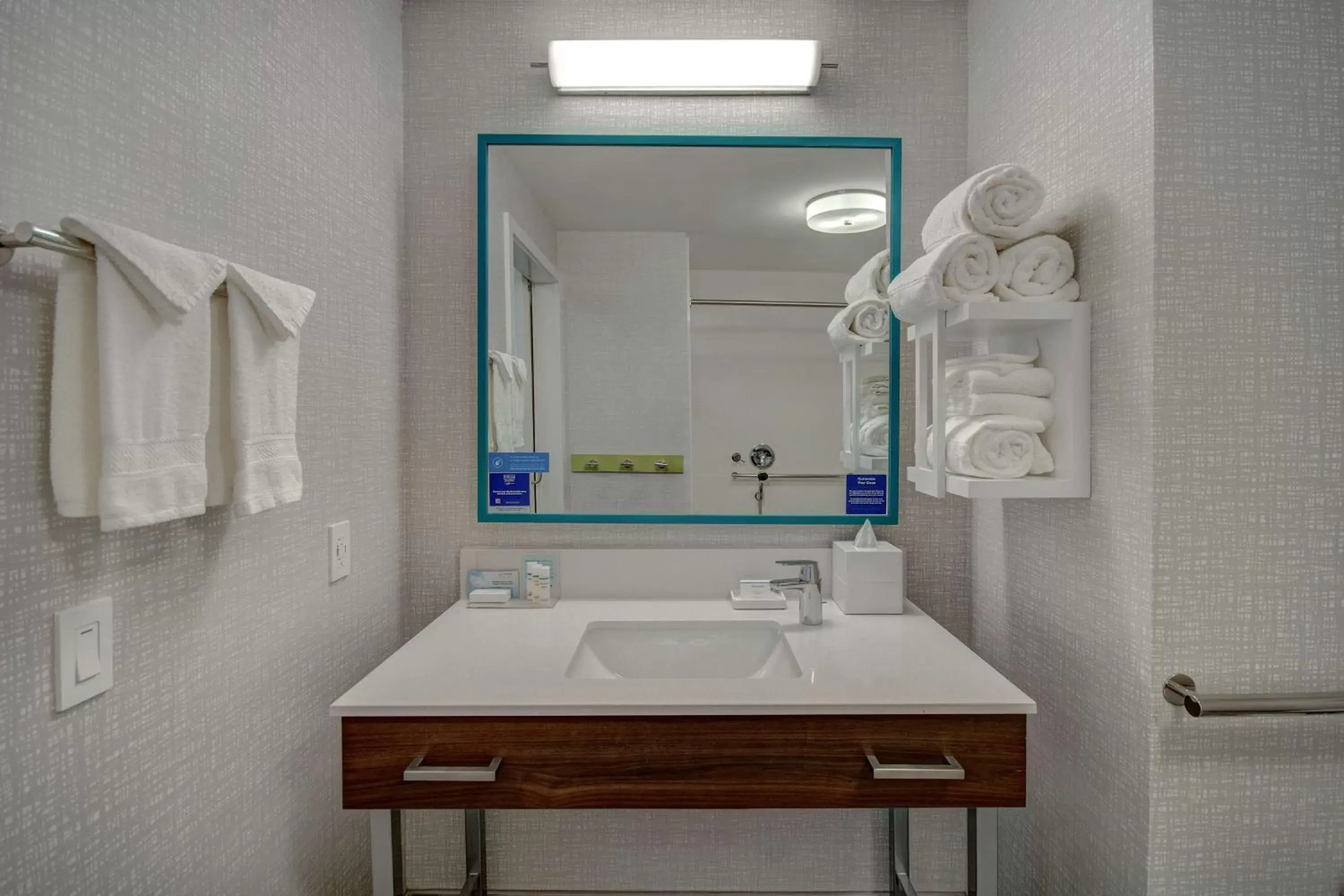 Bathroom in Hampton Inn & Suites Sunnyvale-Silicon Valley, Ca