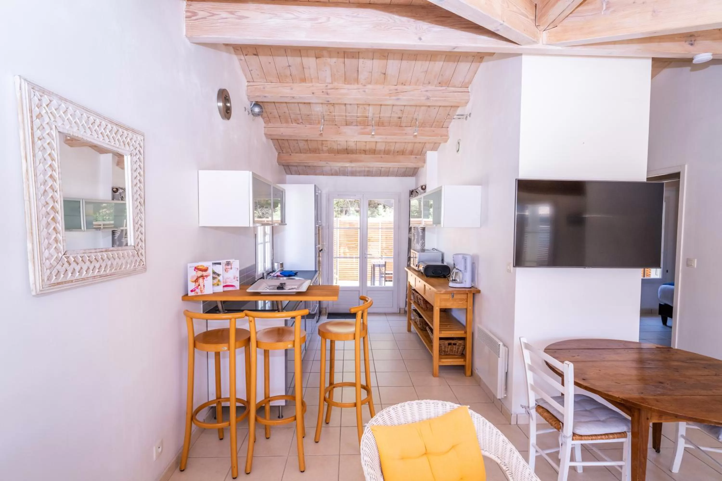 TV and multimedia in Hôtel Restaurant & Spa Plaisir