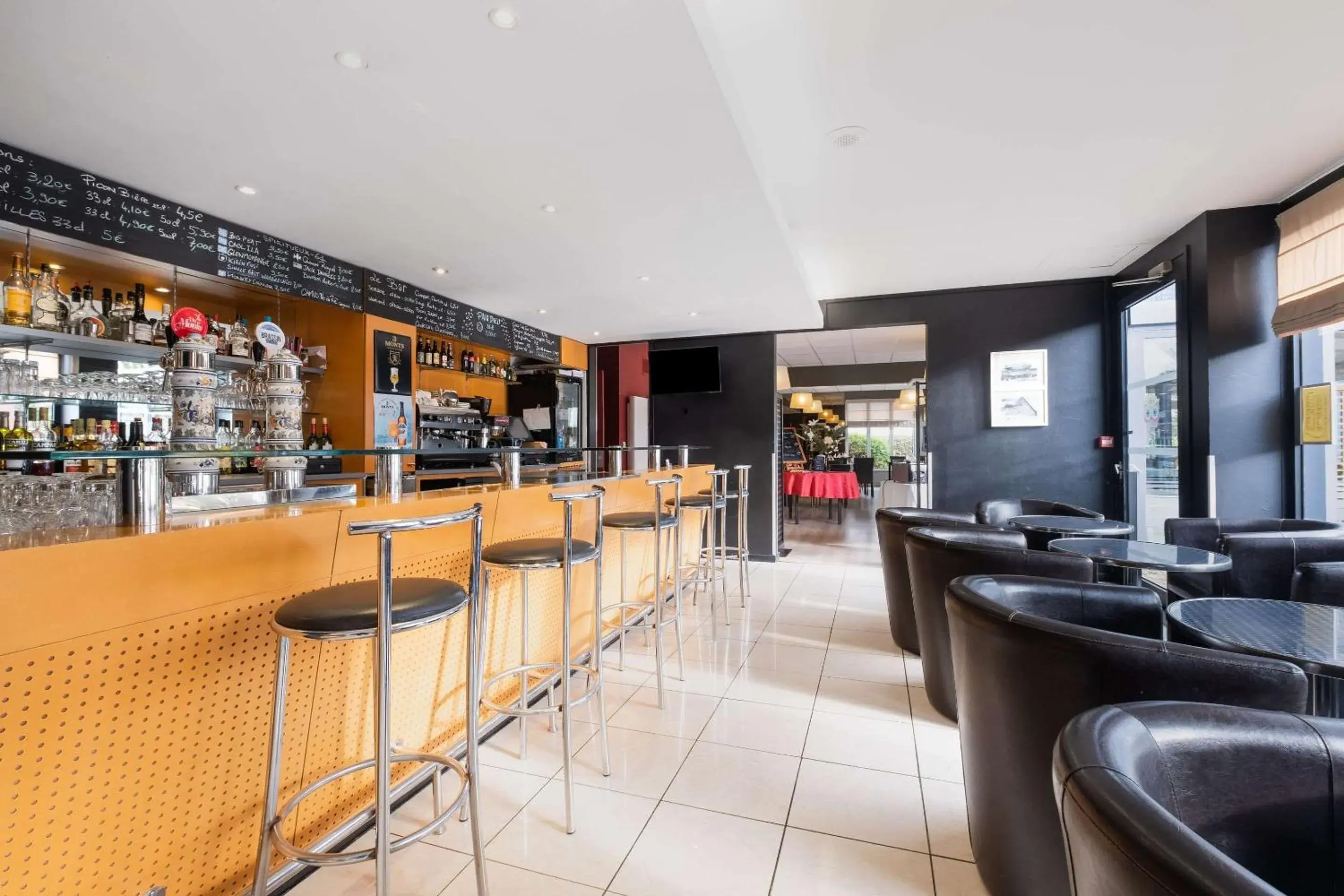 Restaurant/places to eat, Lounge/Bar in Comfort Hotel Lille L'Union