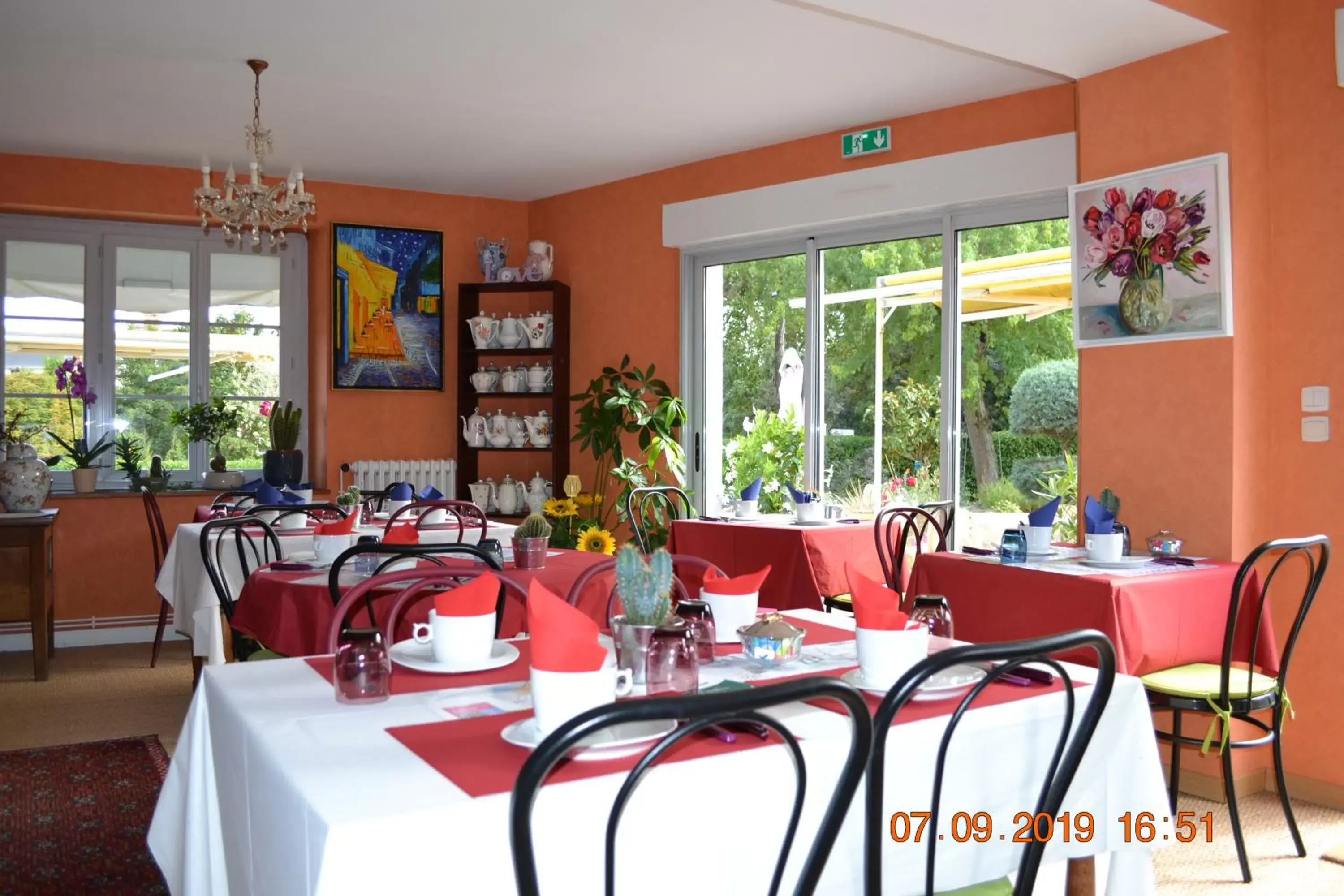 Summer, Restaurant/Places to Eat in Hôtel Le Castel