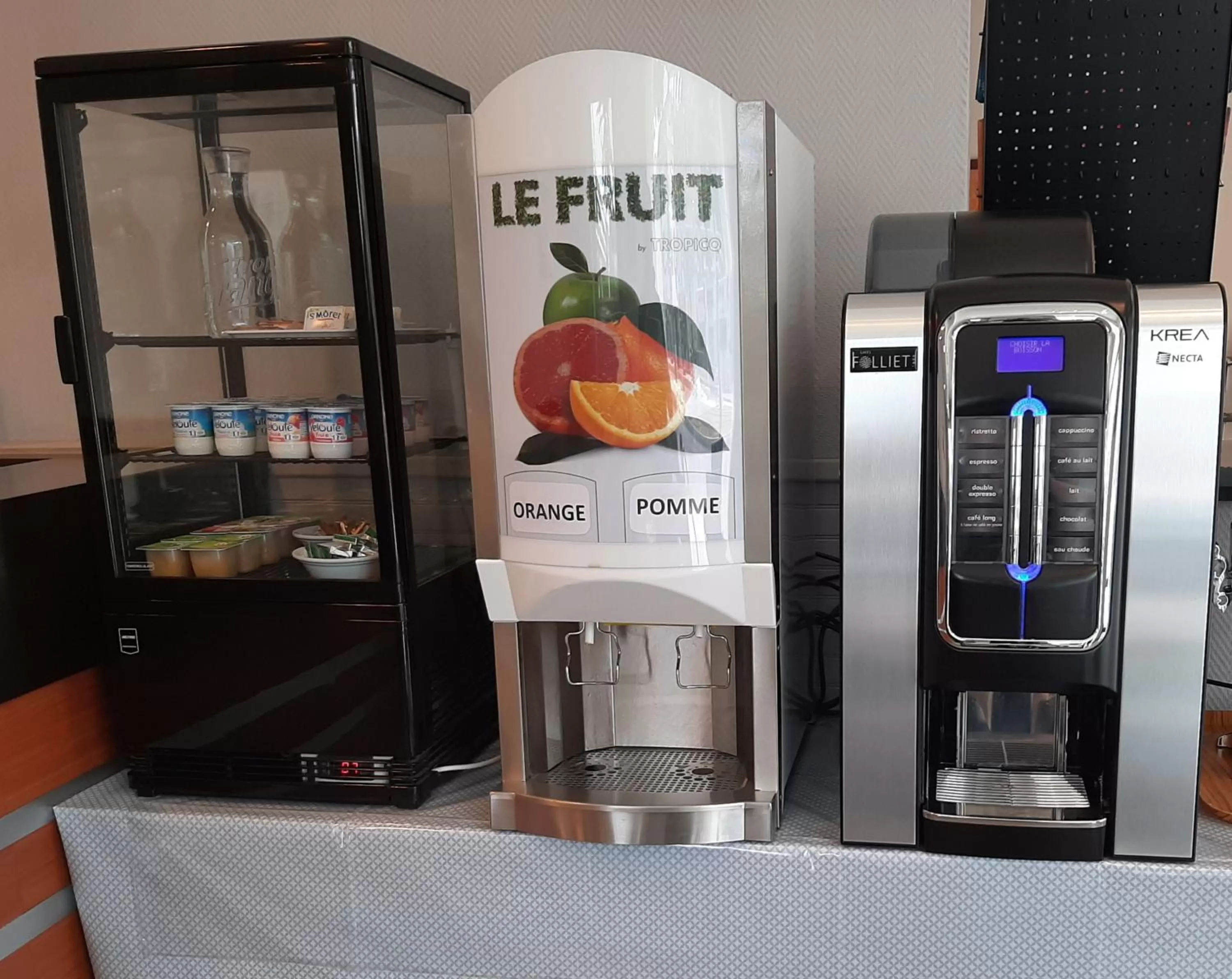 Buffet breakfast in Le Royalty