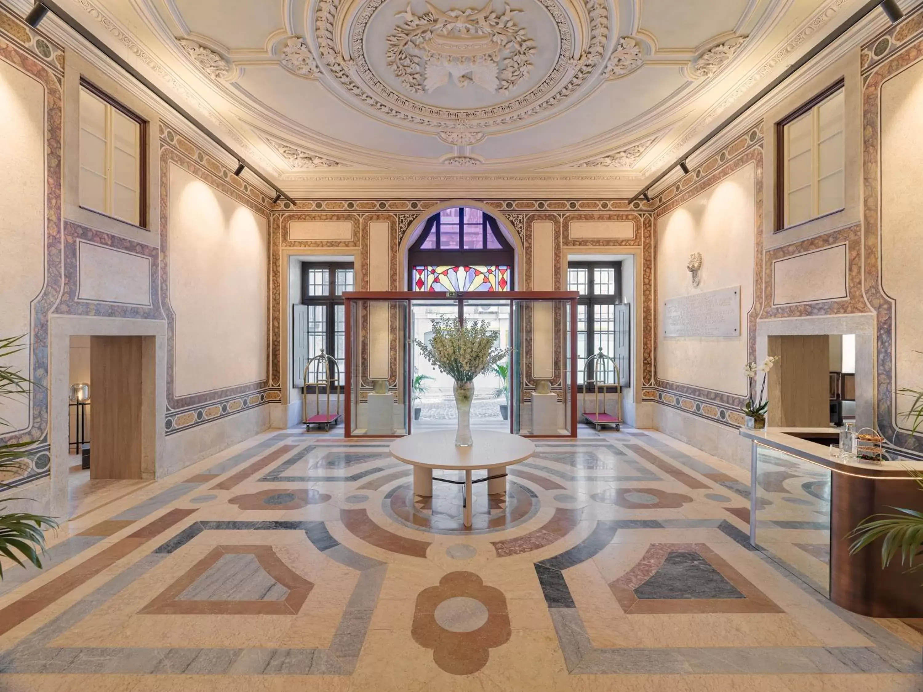 Facade/entrance, Lobby/Reception in The One Palácio da Anunciada