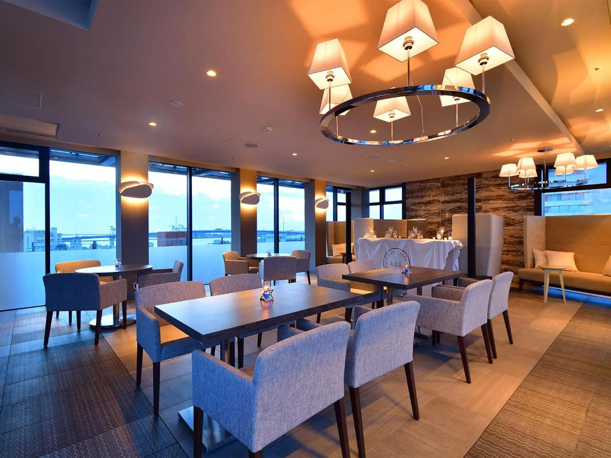 Lounge or bar, Restaurant/Places to Eat in Hotel Aqua Citta Naha