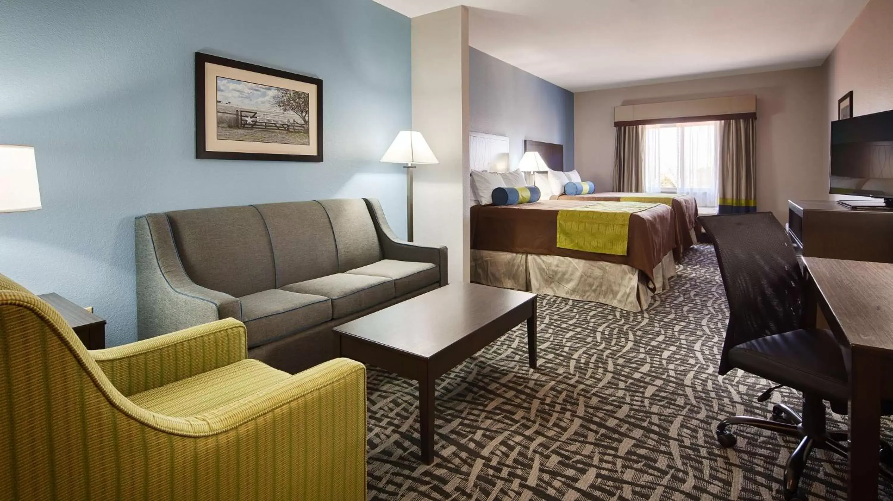 Photo of the whole room, Seating Area in Best Western Plus Lonestar Inn & Suites