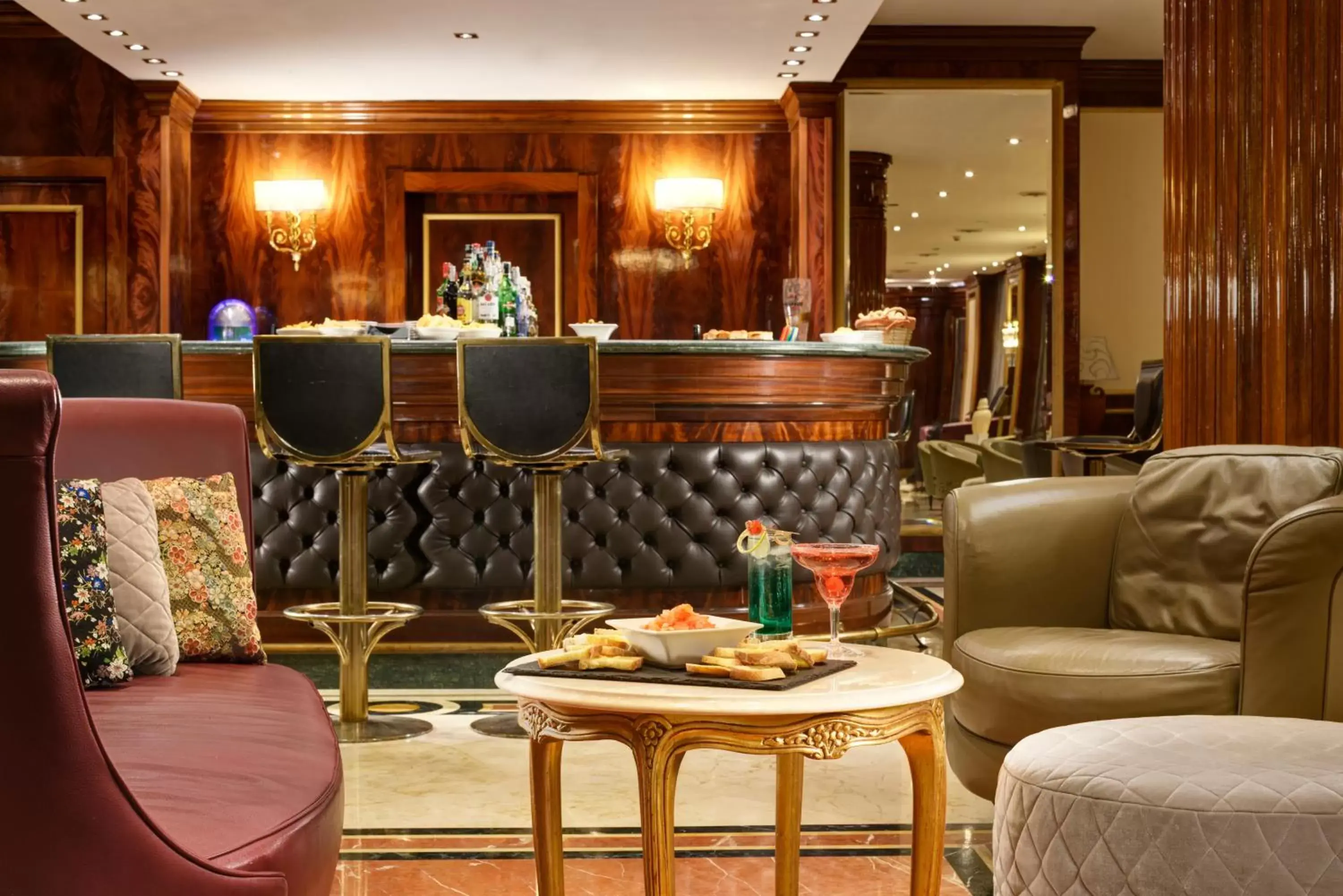 Lounge or bar in UNAHOTELS Scandinavia Milano