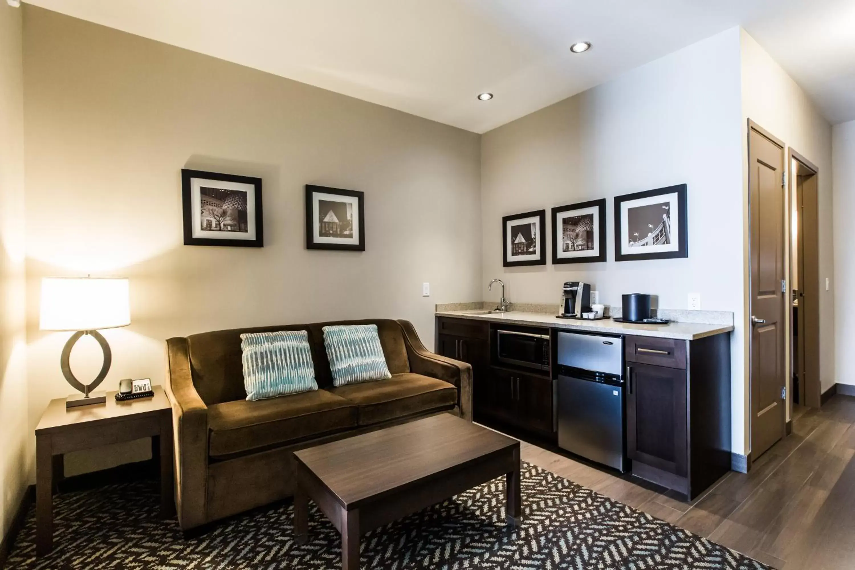 Photo of the whole room, Seating Area in Holiday Inn Express & Suites Spruce Grove - Stony Plain, an IHG Hotel