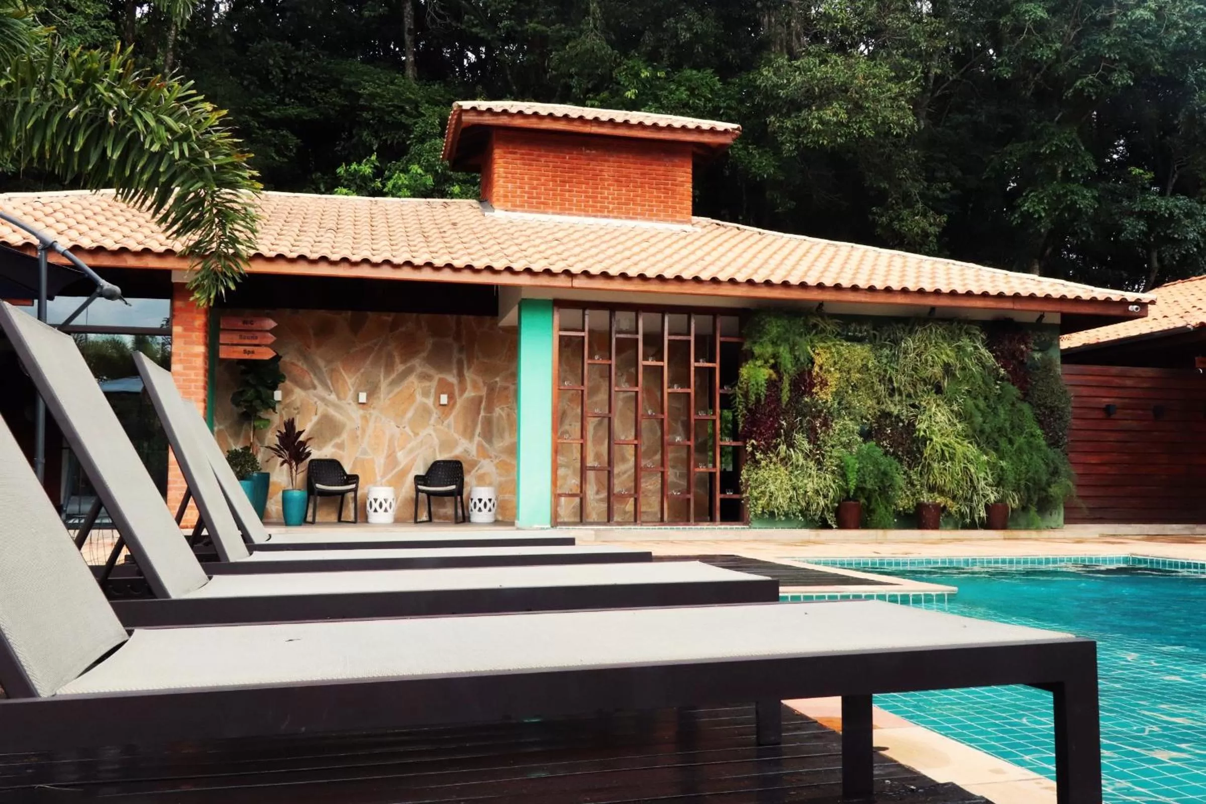 Pool view in Pousada Santa Thereza