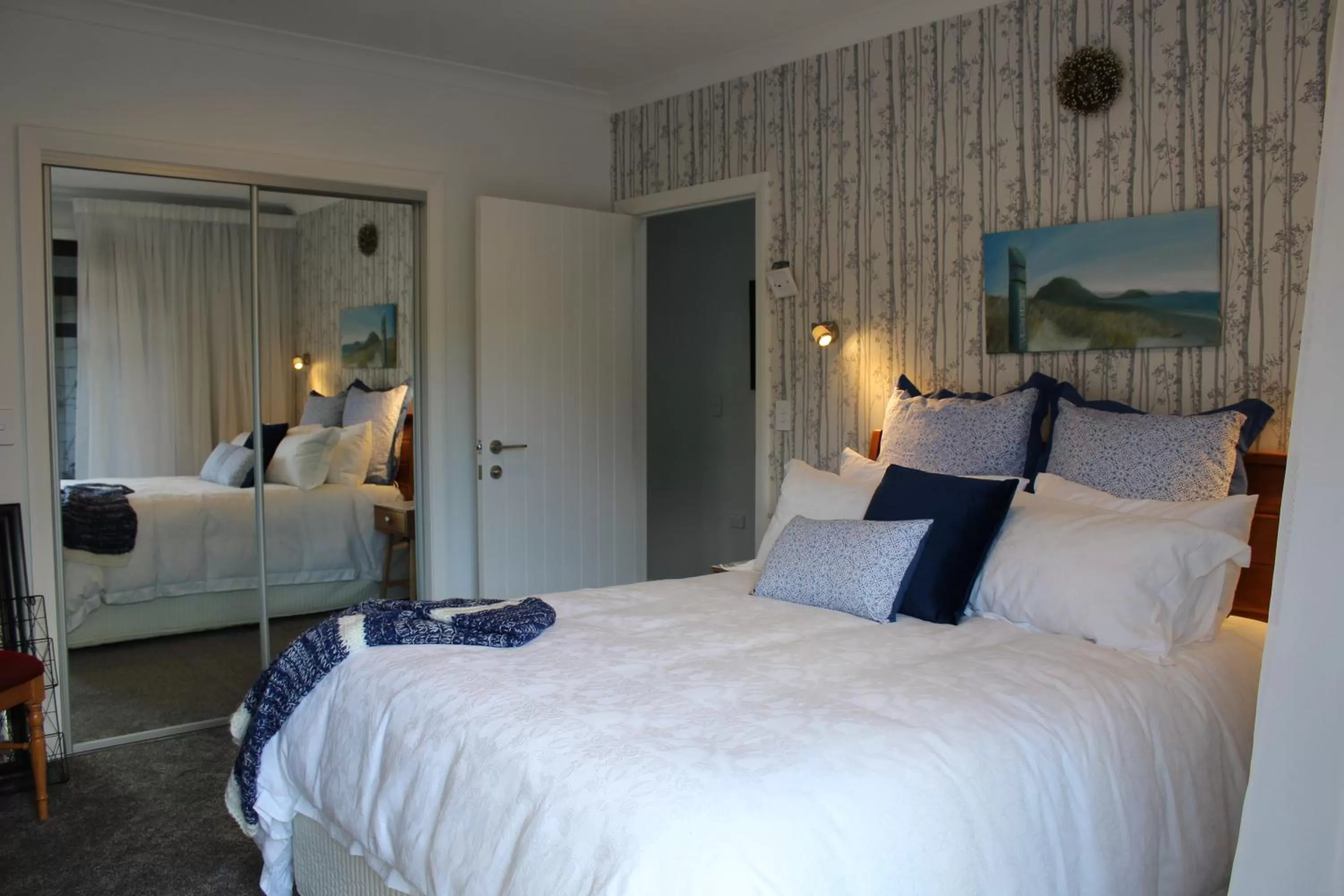 Photo of the whole room, Bed in Arohanui Rural Retreat B&B