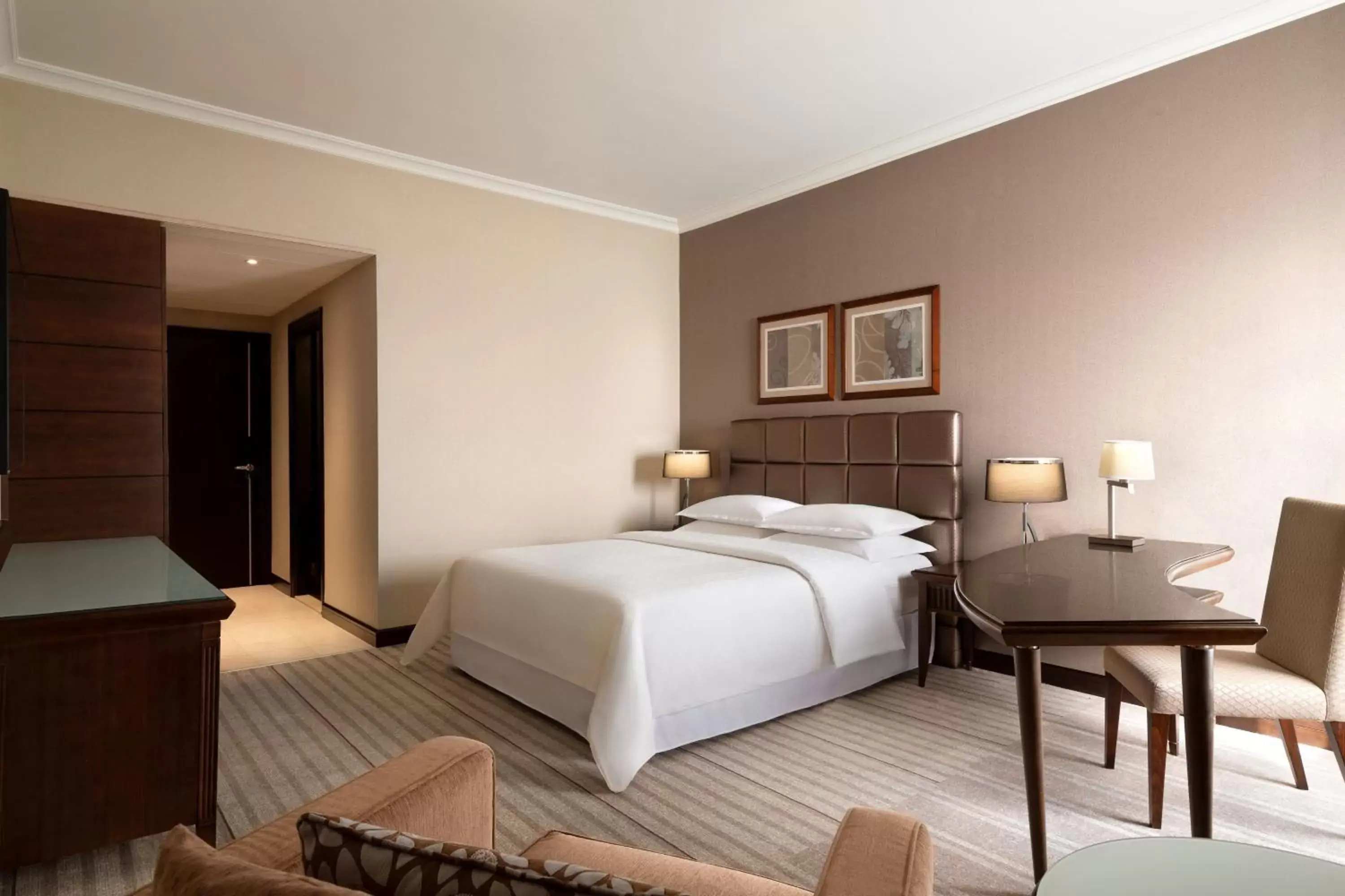 Photo of the whole room, Bed in Sheraton Riyadh Hotel & Towers