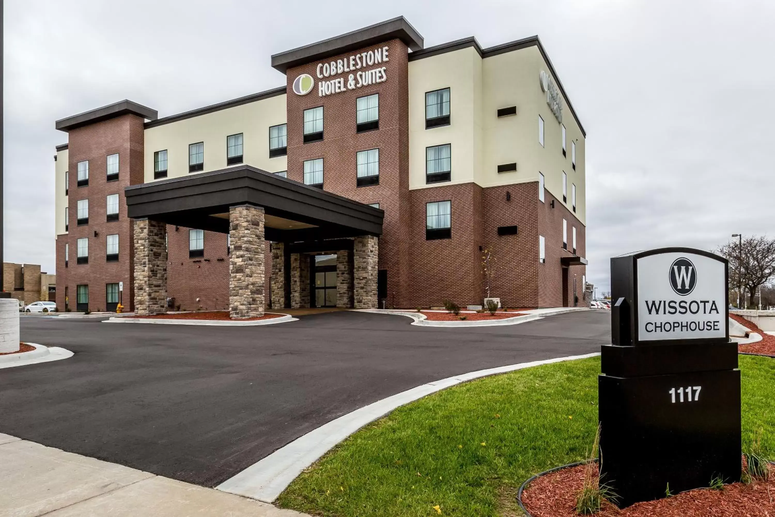 Property building in Cobblestone Hotel & Suites - Stevens Point Property building in Cobblestone Hotel & Suites - Stevens Point
