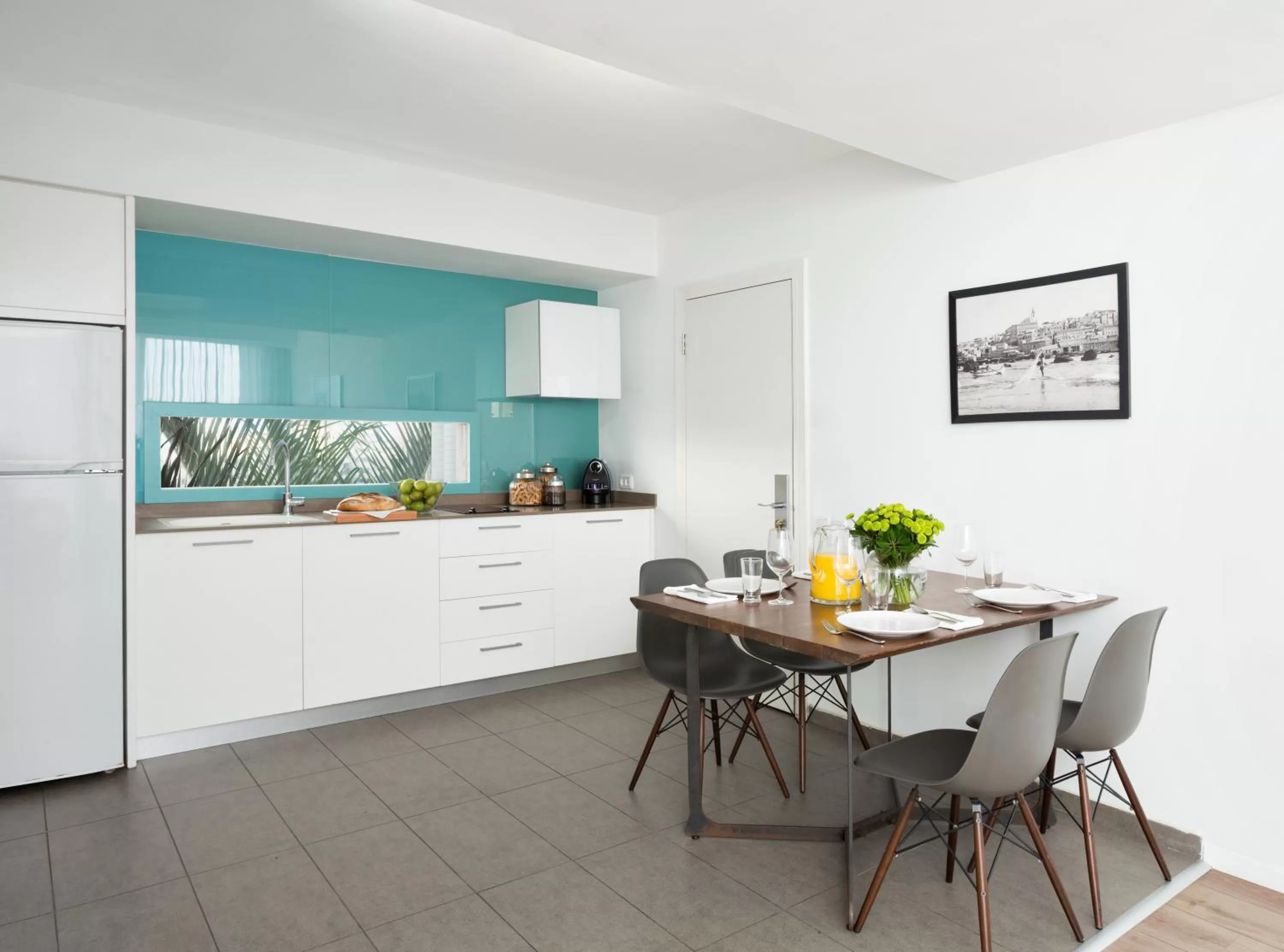 Kitchen or kitchenette in Sea Executive Suites