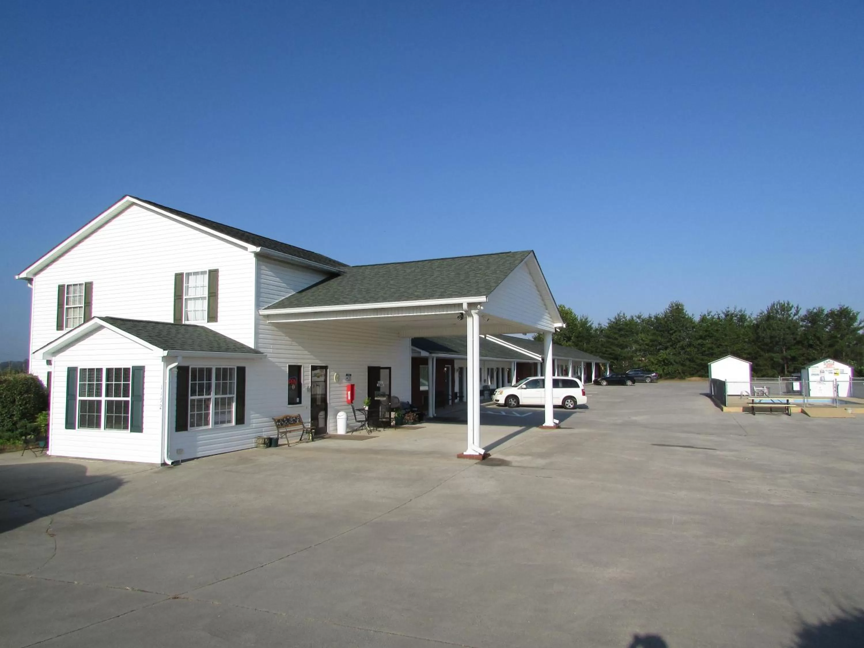 Property Building in Douglas Inn & Suites, Blue Ridge, GA