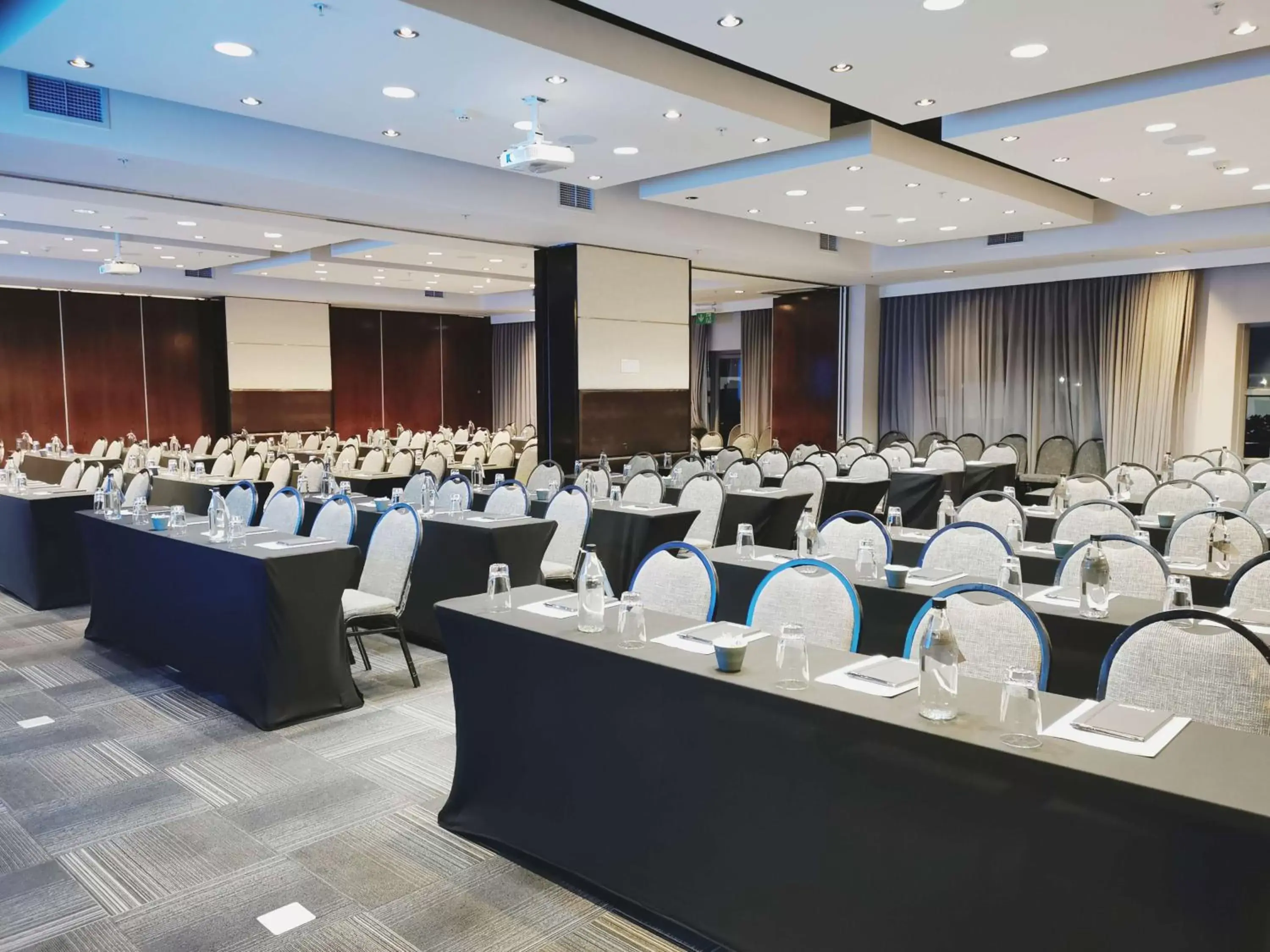 Meeting/conference room in DoubleTree by Hilton Cape Town Upper Eastside