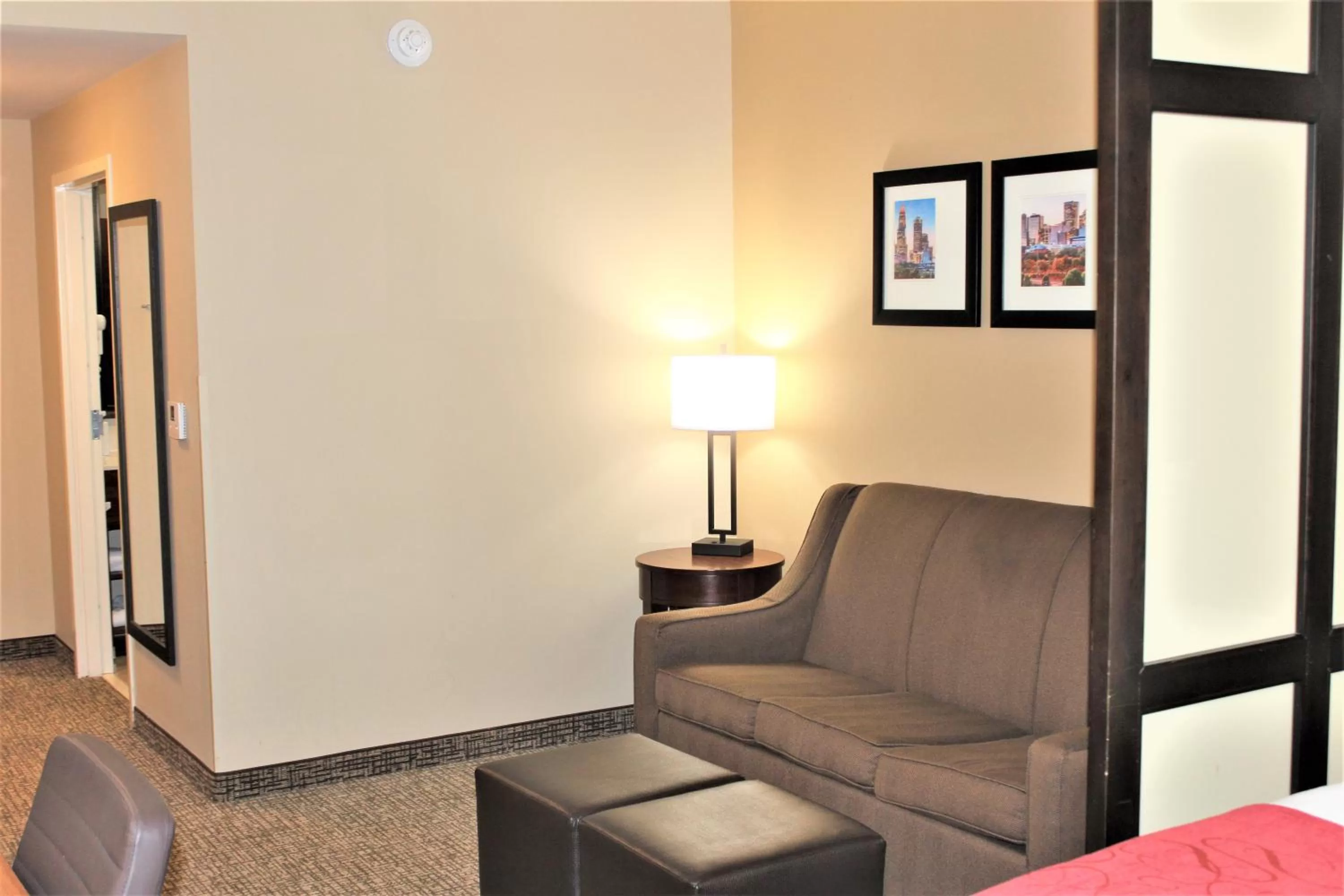Seating area in Comfort Suites Huntersville near Lake Norman