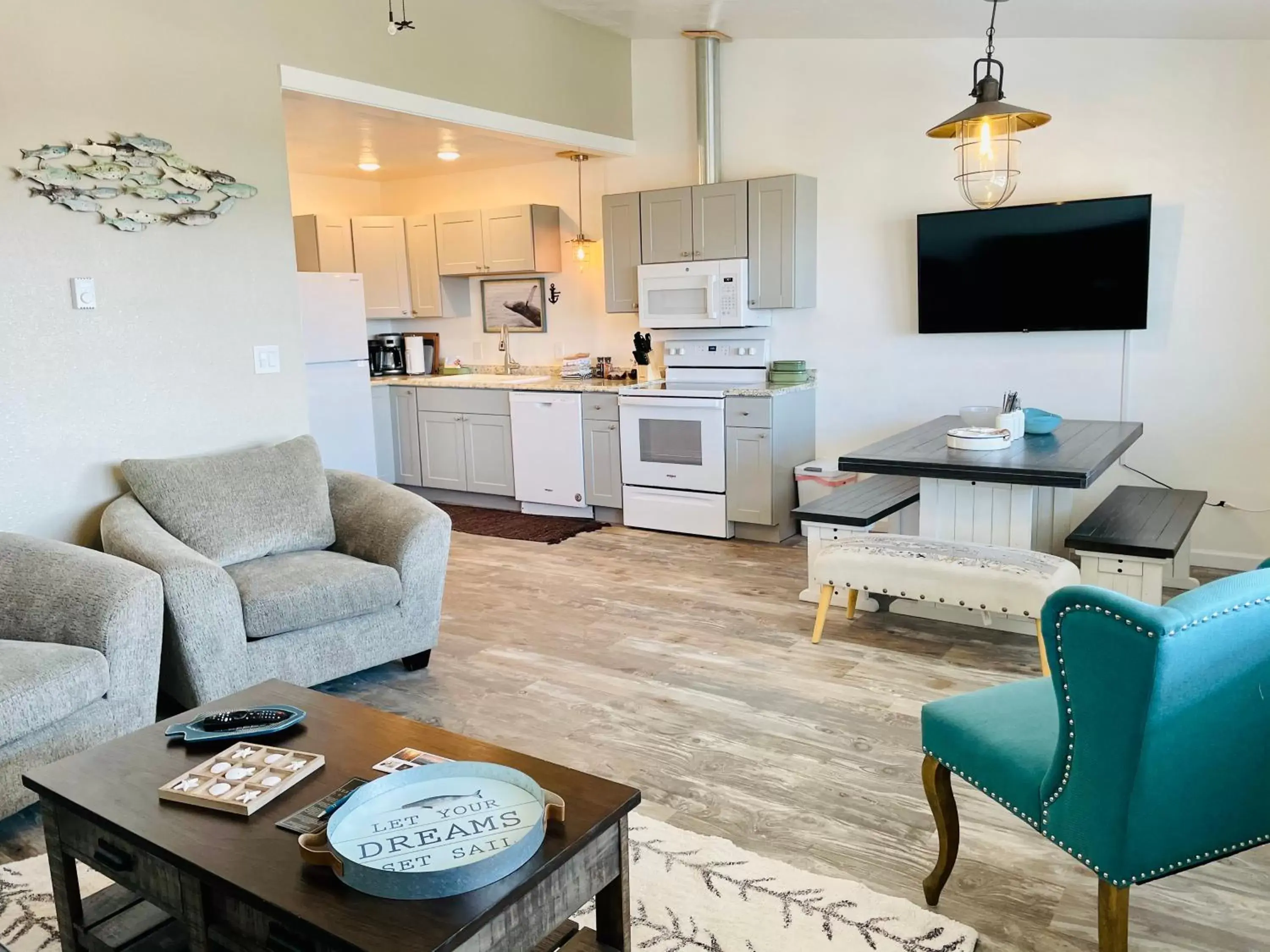 Seating Area in Seafarer Suites