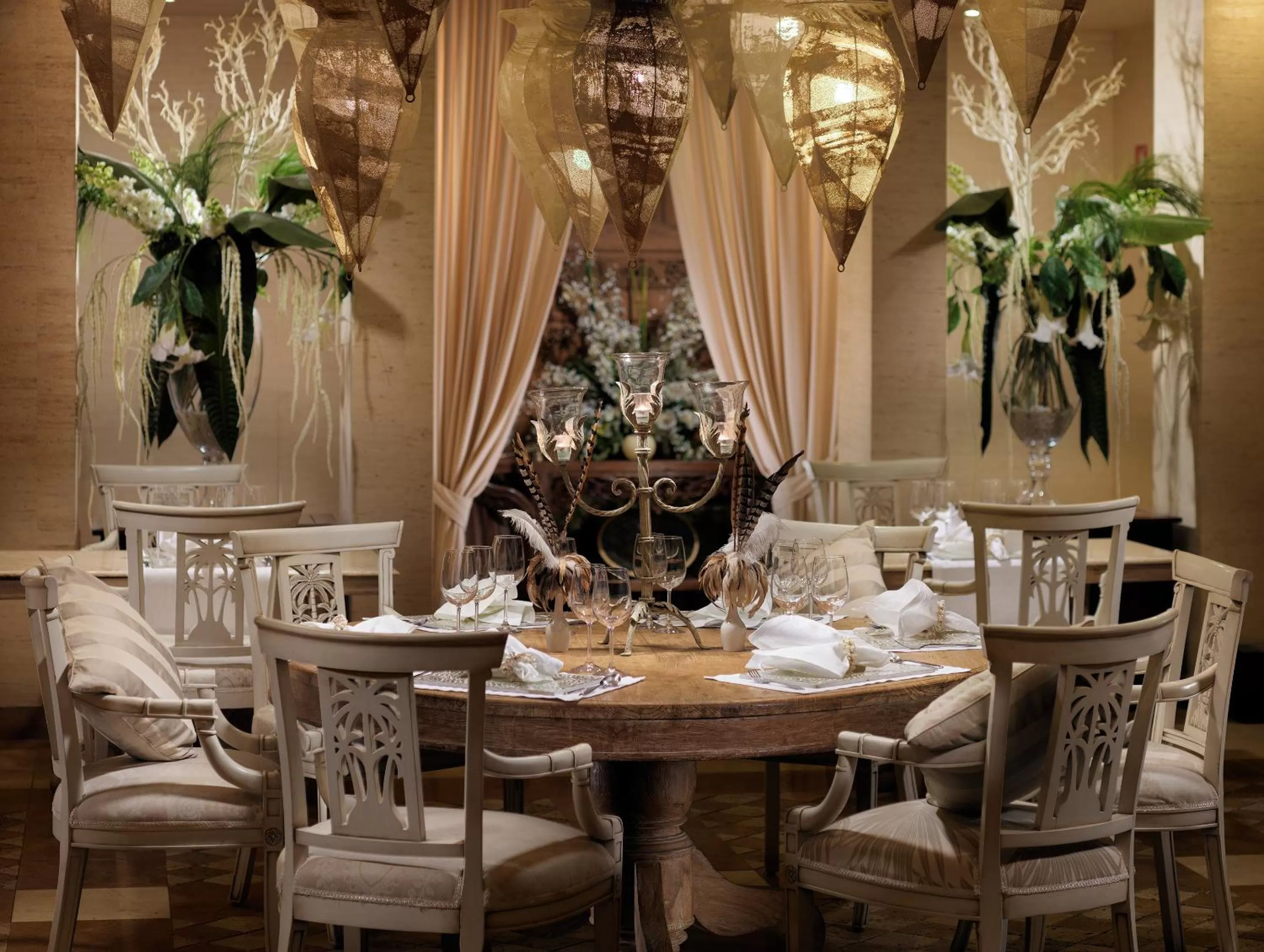 Restaurant/places to eat in Royal Garden Villas, Luxury Hotel