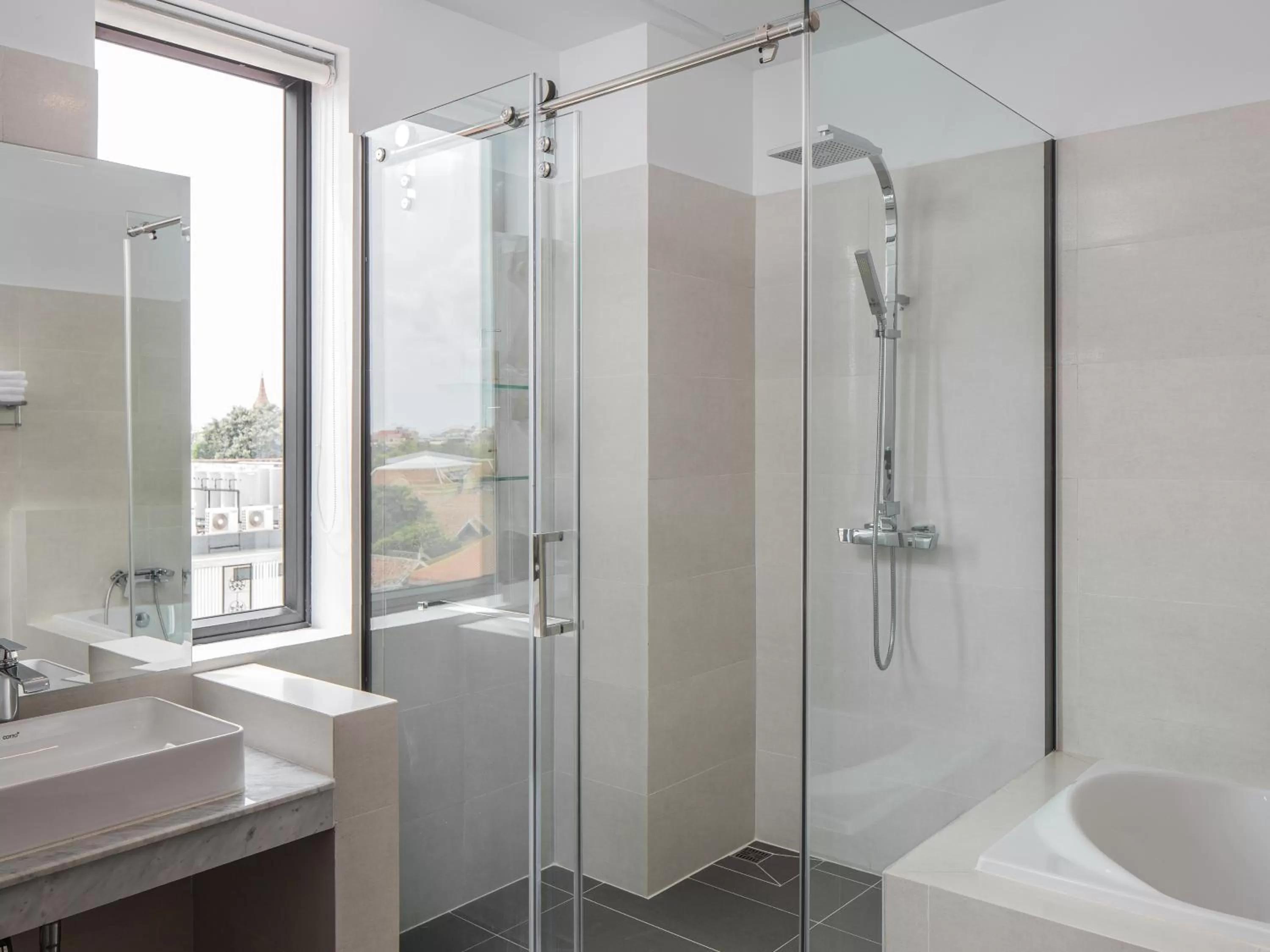 Bath, Bathroom in Homewood Hotel