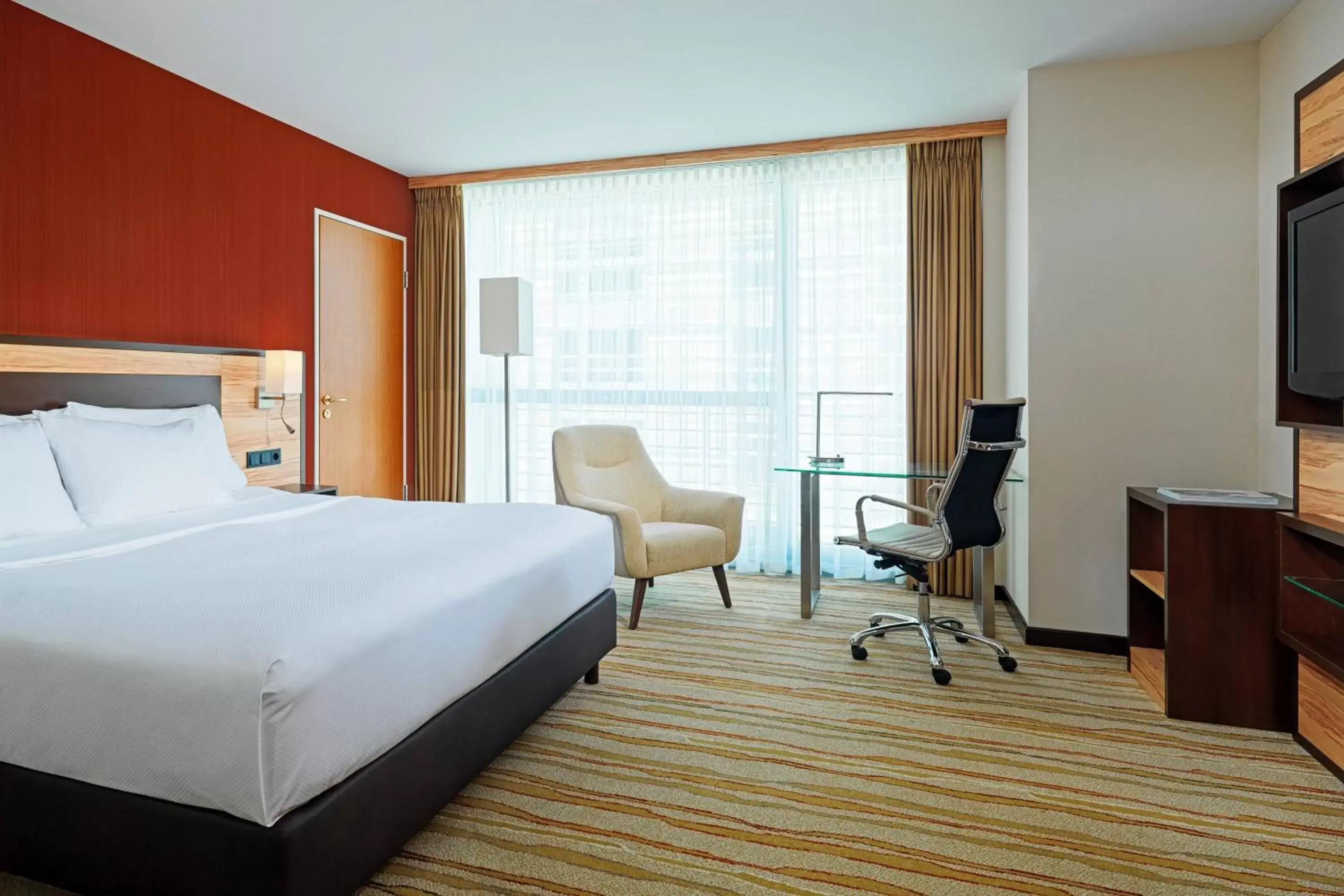 Photo of the whole room, Bed in Courtyard by Marriott Duesseldorf Hafen