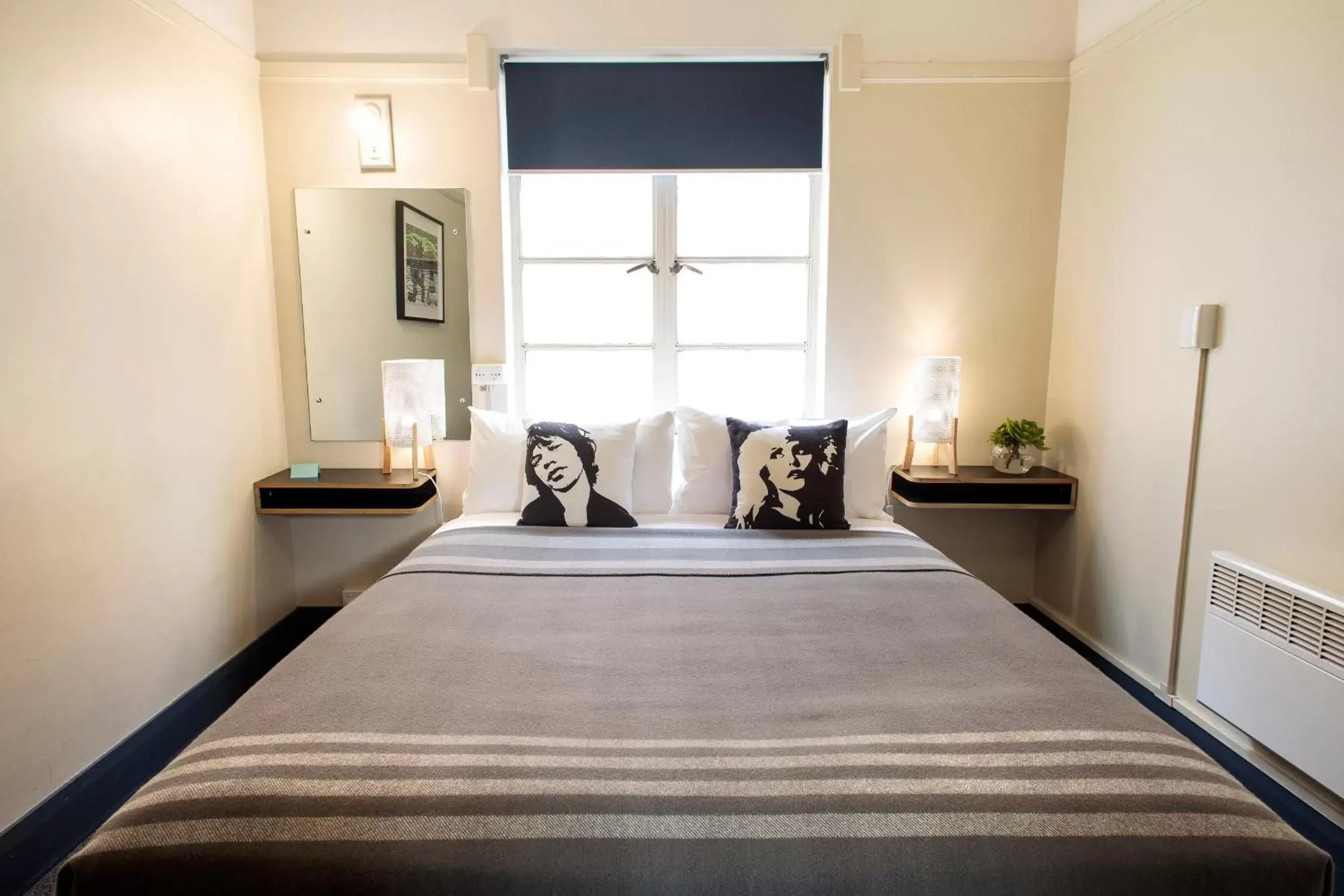 Photo of the whole room, Bed in Alabama Hotel Hobart Photo of the whole room, Bed in Alabama Hotel Hobart