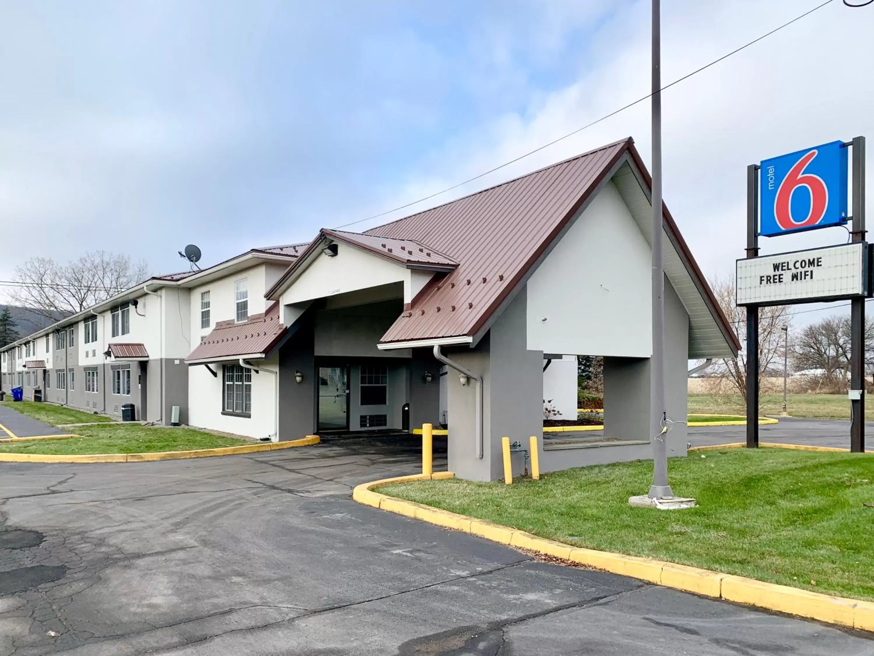 Property Building in Motel 6 McGraw, NY - Cortland