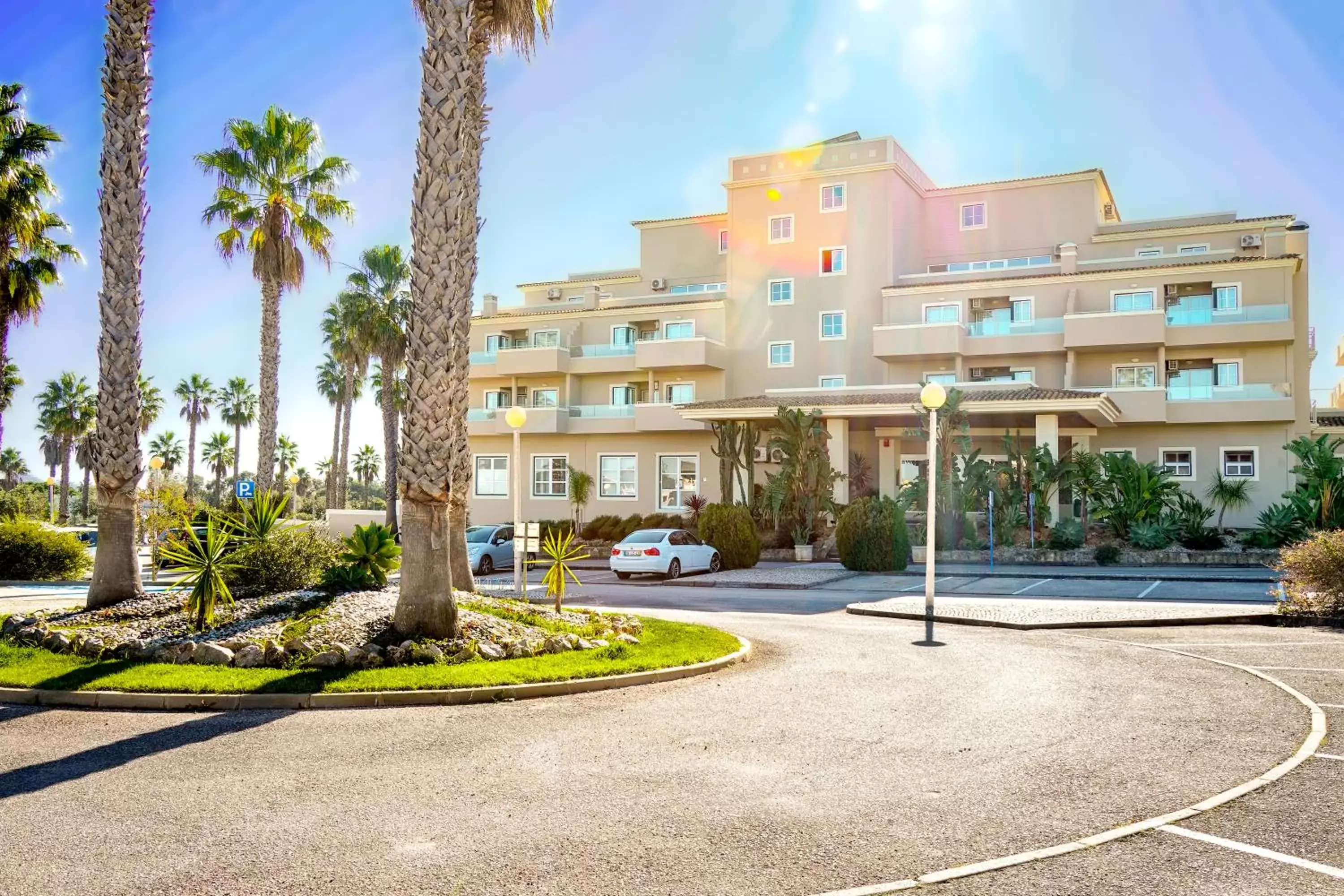 Facade/entrance in Vitors Plaza Facade/entrance in Vitors Plaza