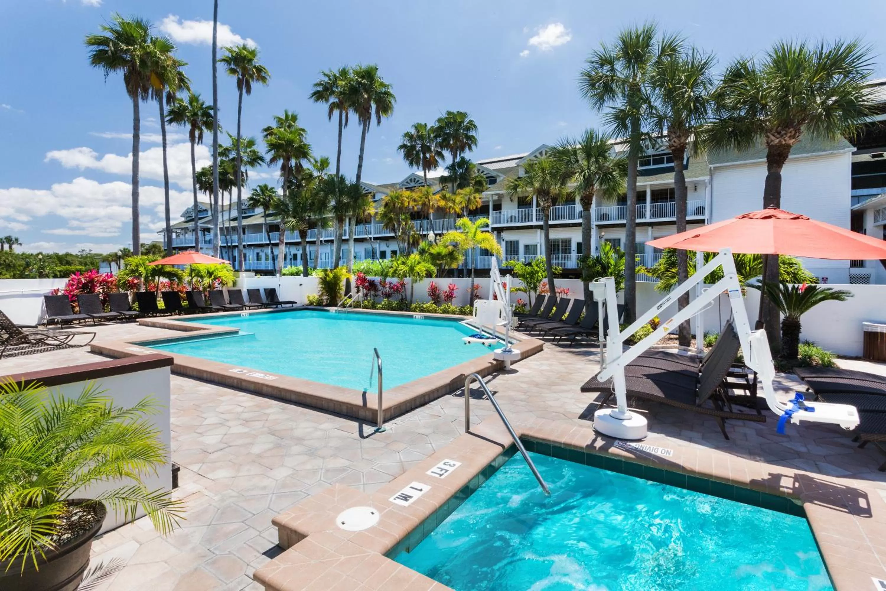 Swimming pool in Holiday Inn & Suites Clearwater Beach S-Harbourside