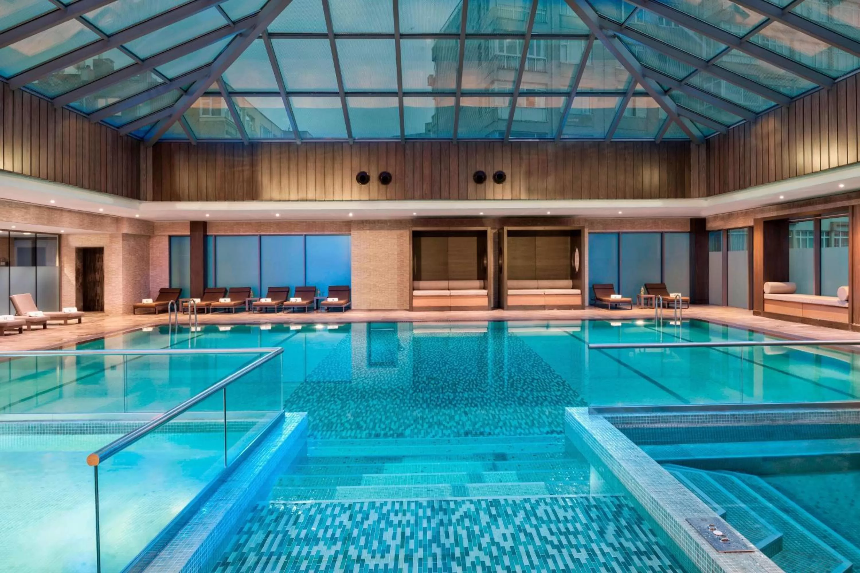 Swimming pool in Renaissance Istanbul Polat Bosphorus Hotel