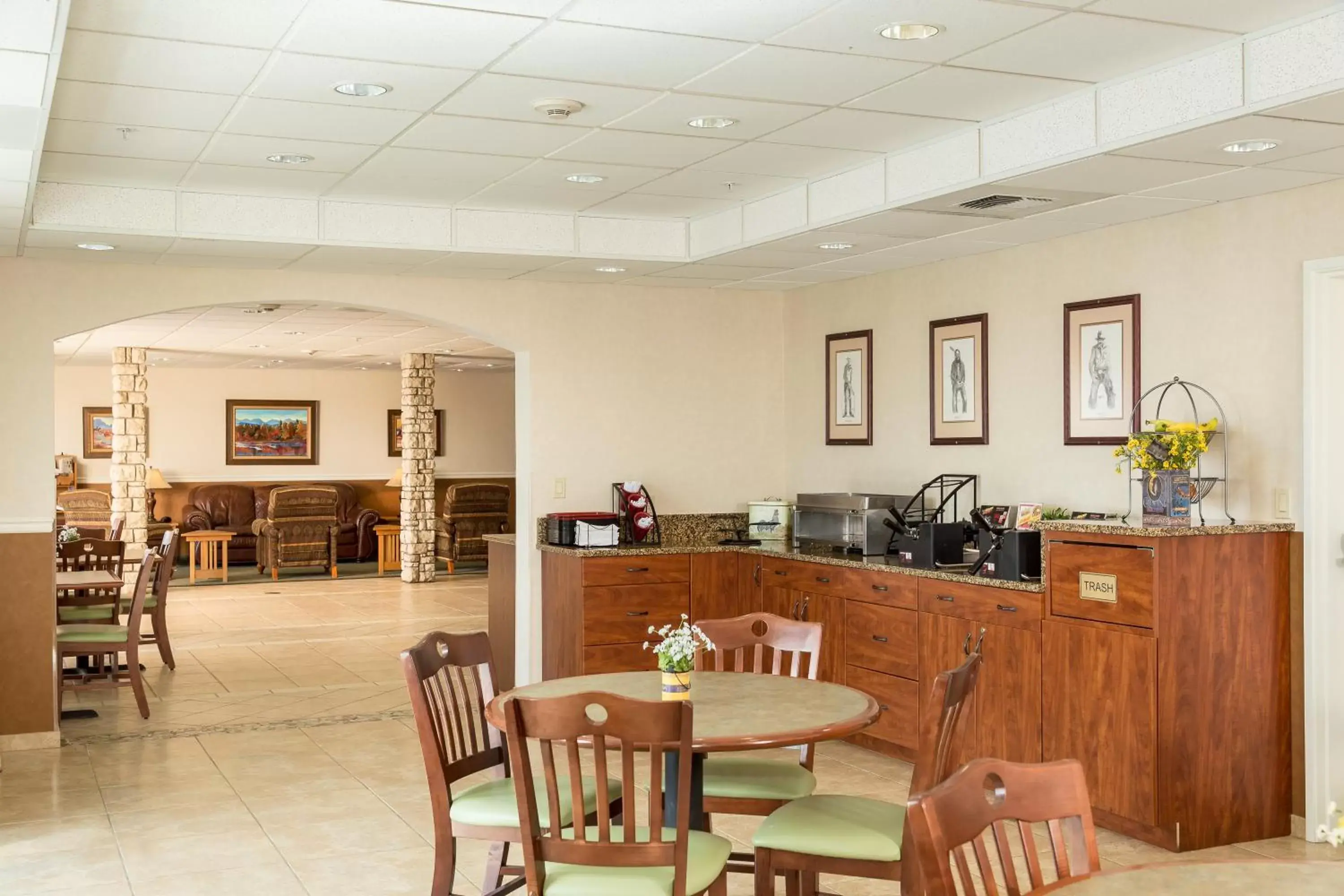 Coffee/tea facilities, Restaurant/Places to Eat in Boothill Inn and Suites