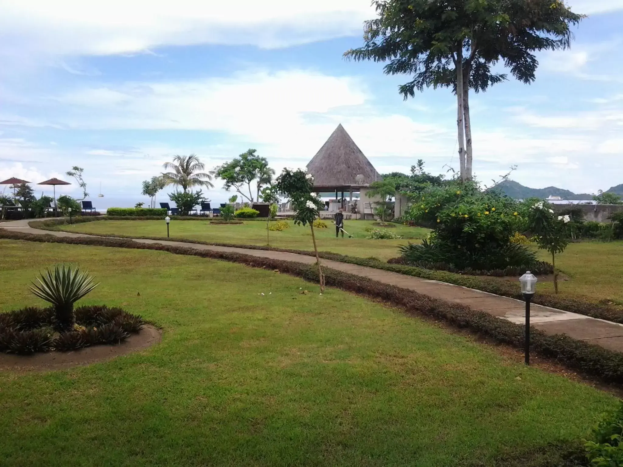 Garden in Luwansa Beach Hotel