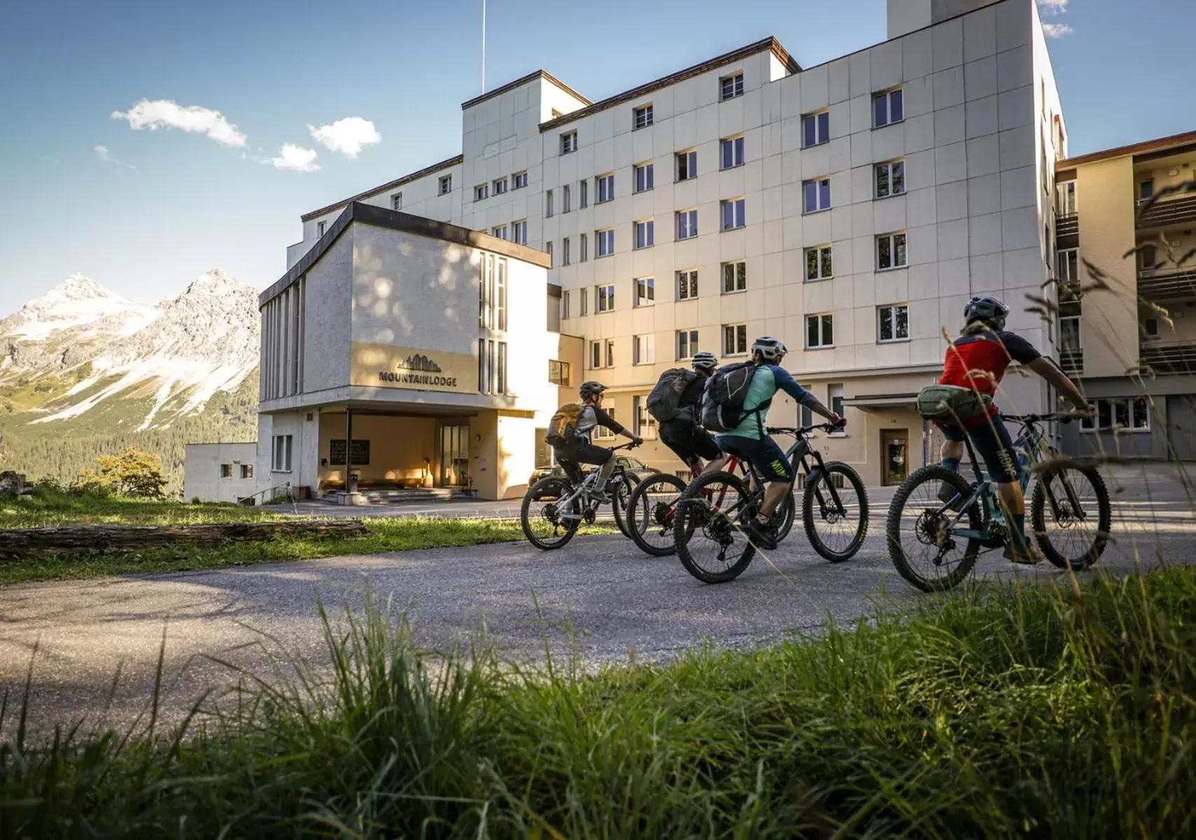 Summer, Biking in Arosa Mountain Lodge