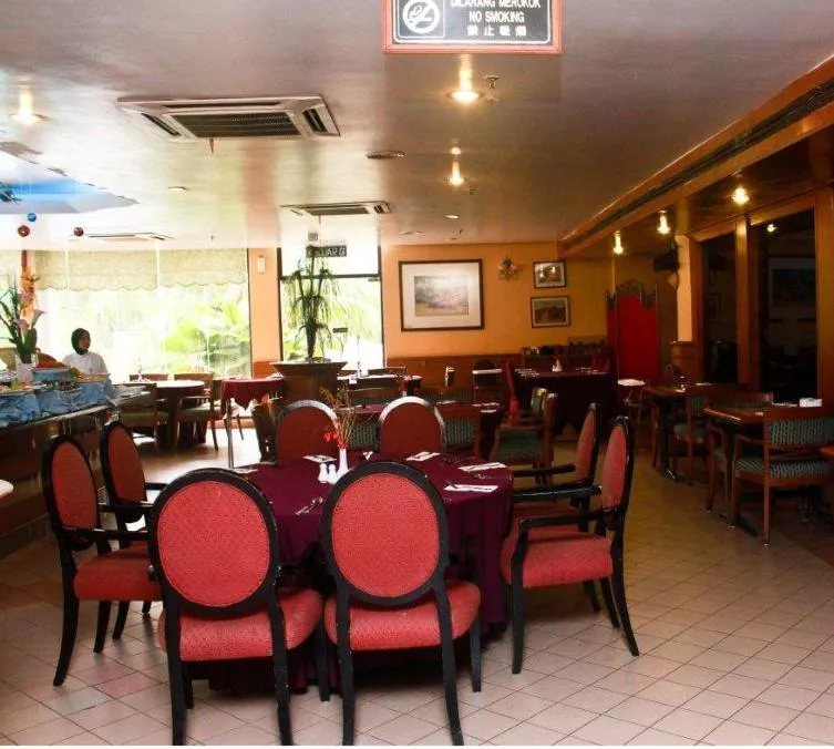 Restaurant/places to eat in De Rhu Beach Resort