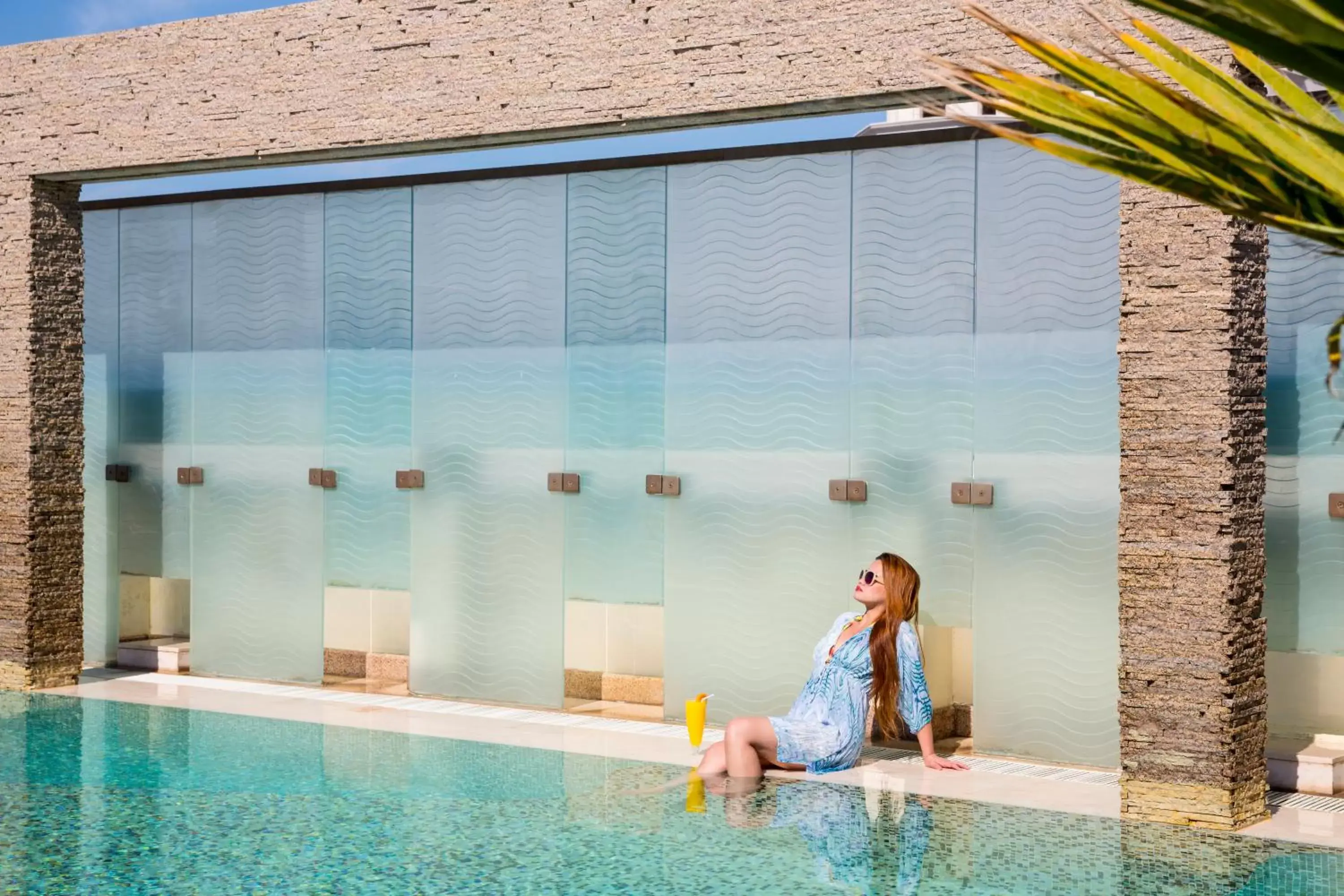 Swimming Pool in Novotel Suites Dubai Mall of the Emirates