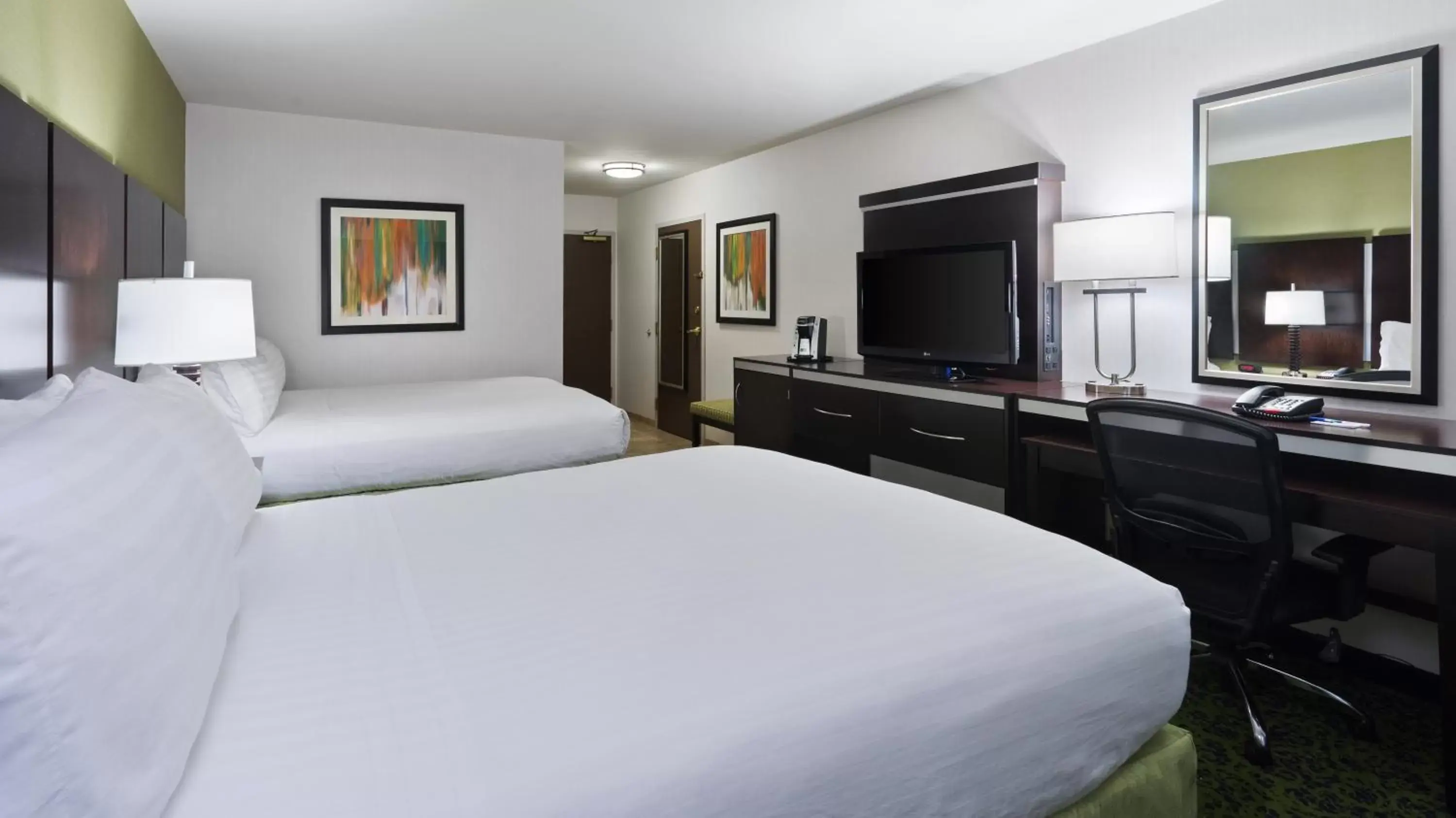 Photo of the whole room in Holiday Inn Express and Suites Stroudsburg-Poconos, an IHG Hotel