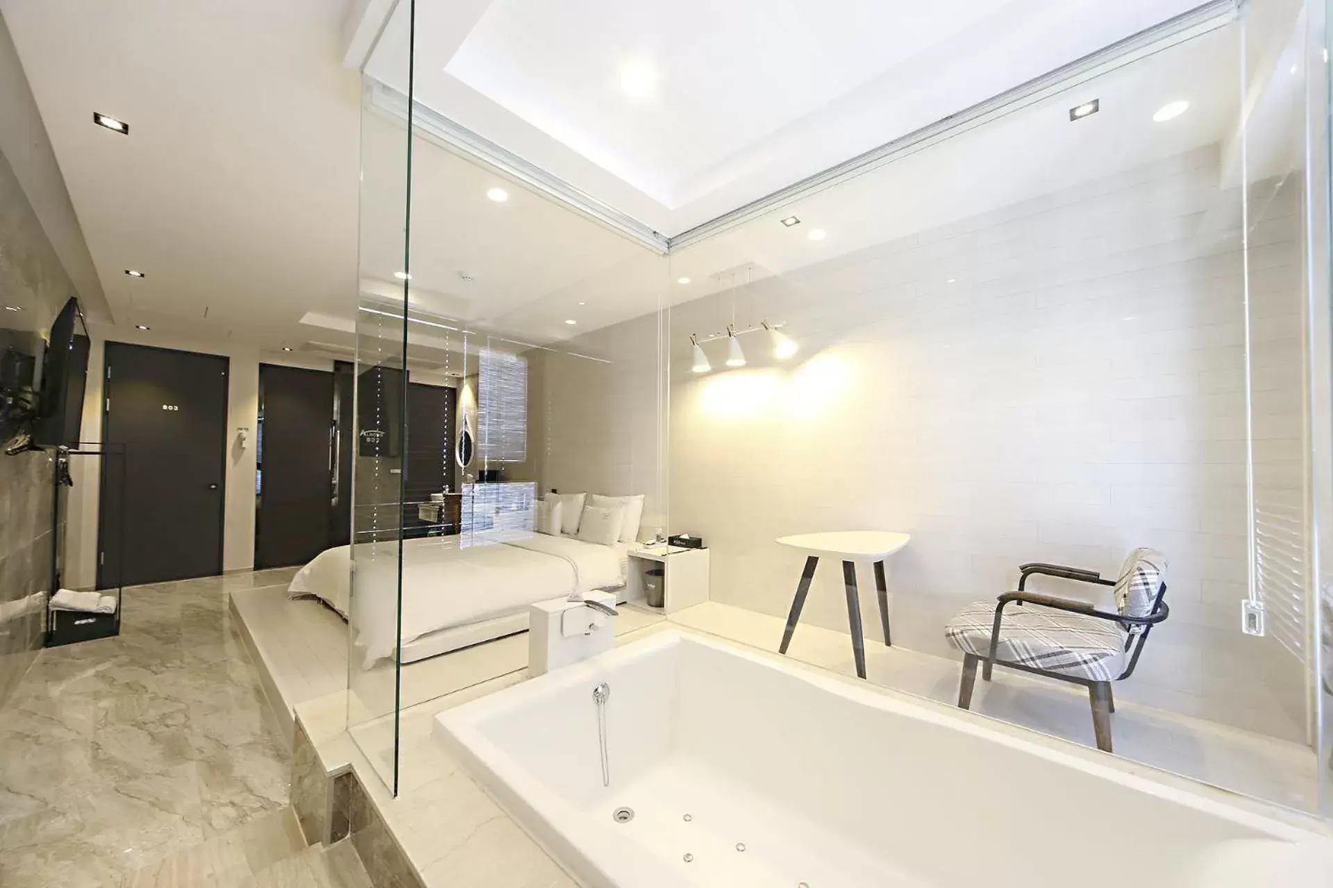 Suite in Masan Almond Hotel Suite in Masan Almond Hotel