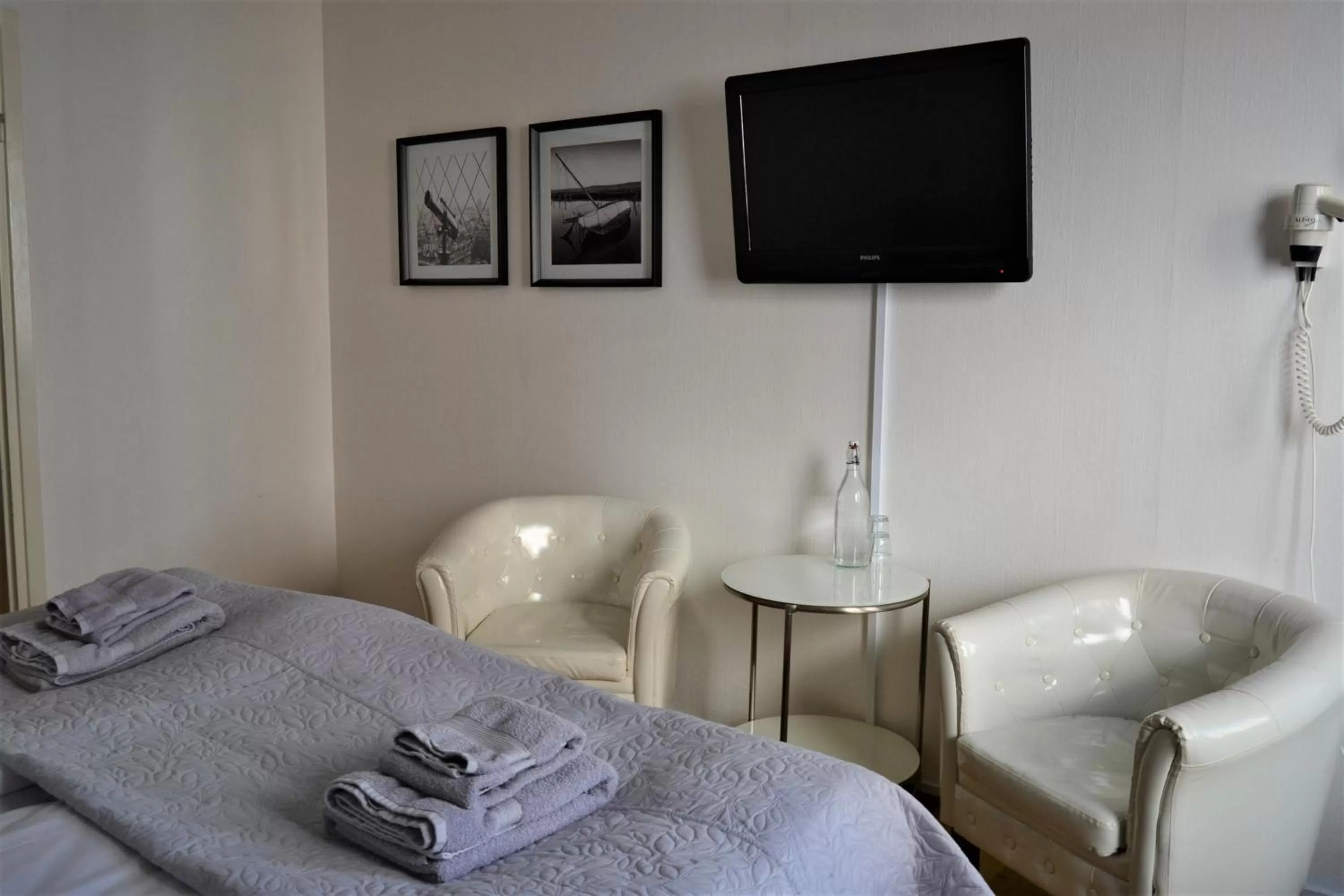 Bed in Solsta Hotell