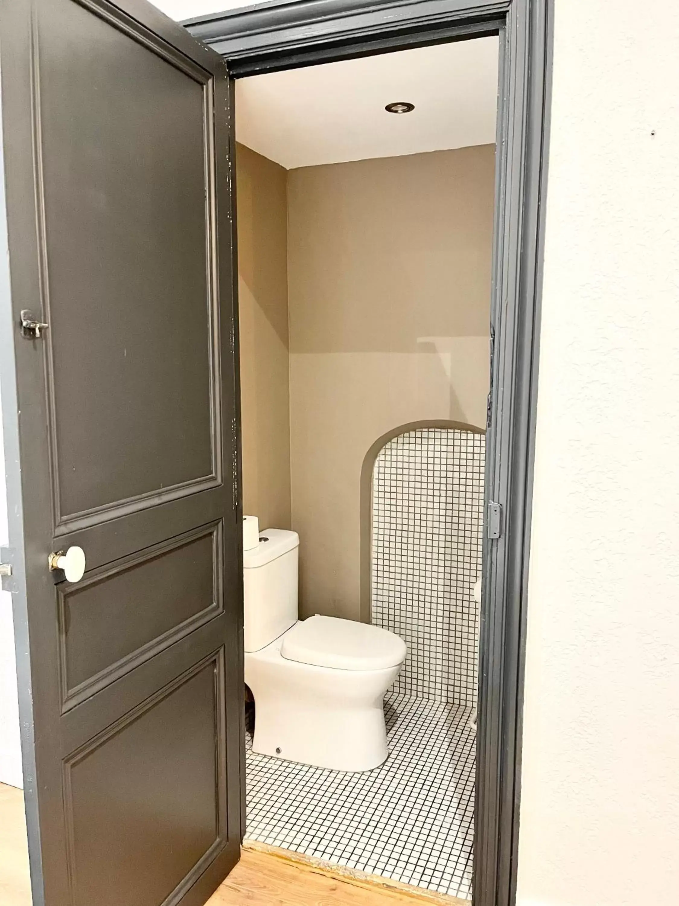 Toilet, Bathroom in SalutBB Chambre d'hote